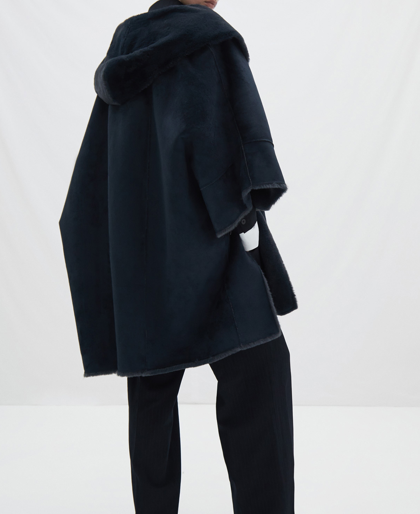 Faux suede and synthetic fur cape image number 2