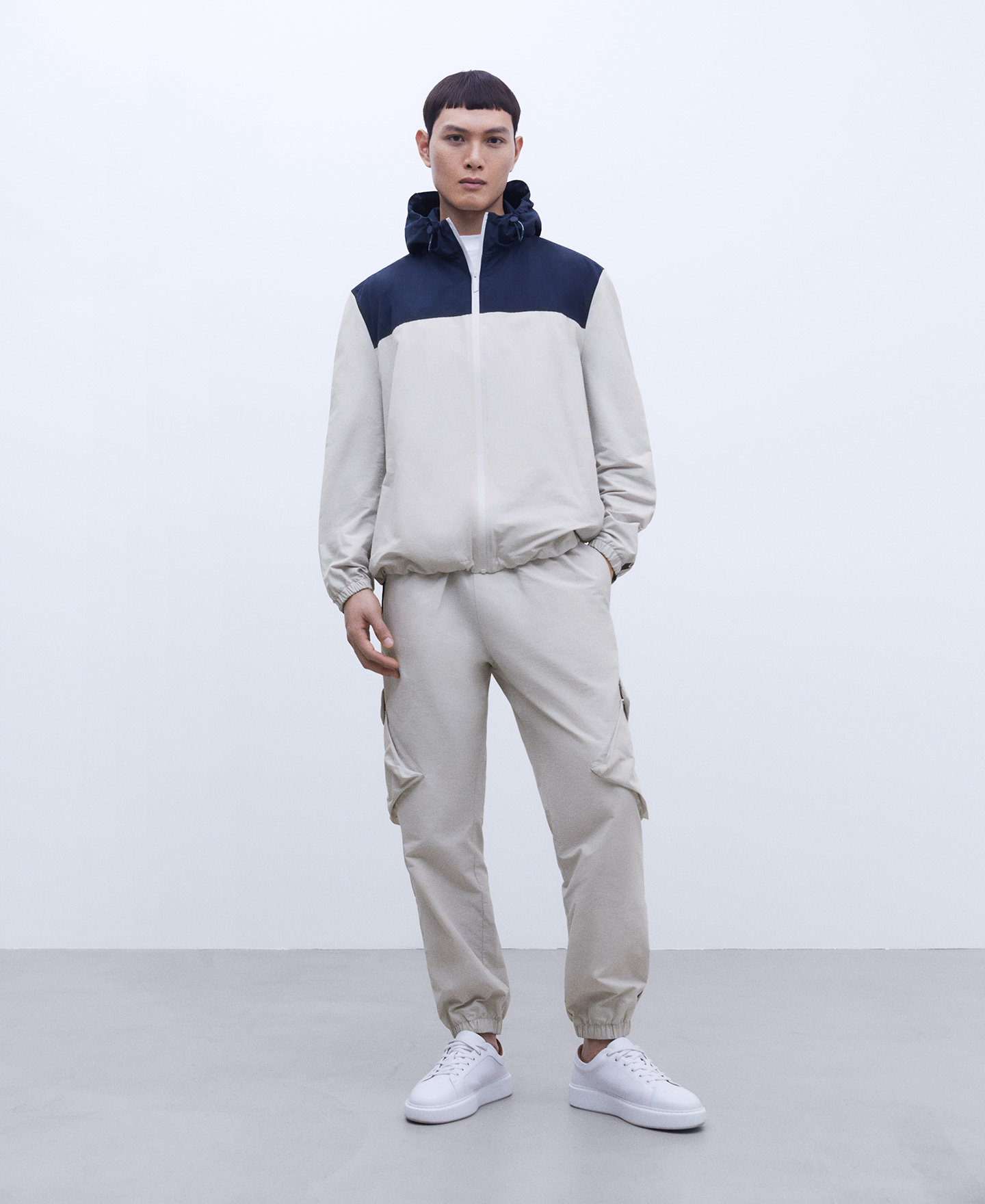 Cotton and nylon cargo trousers image number 1