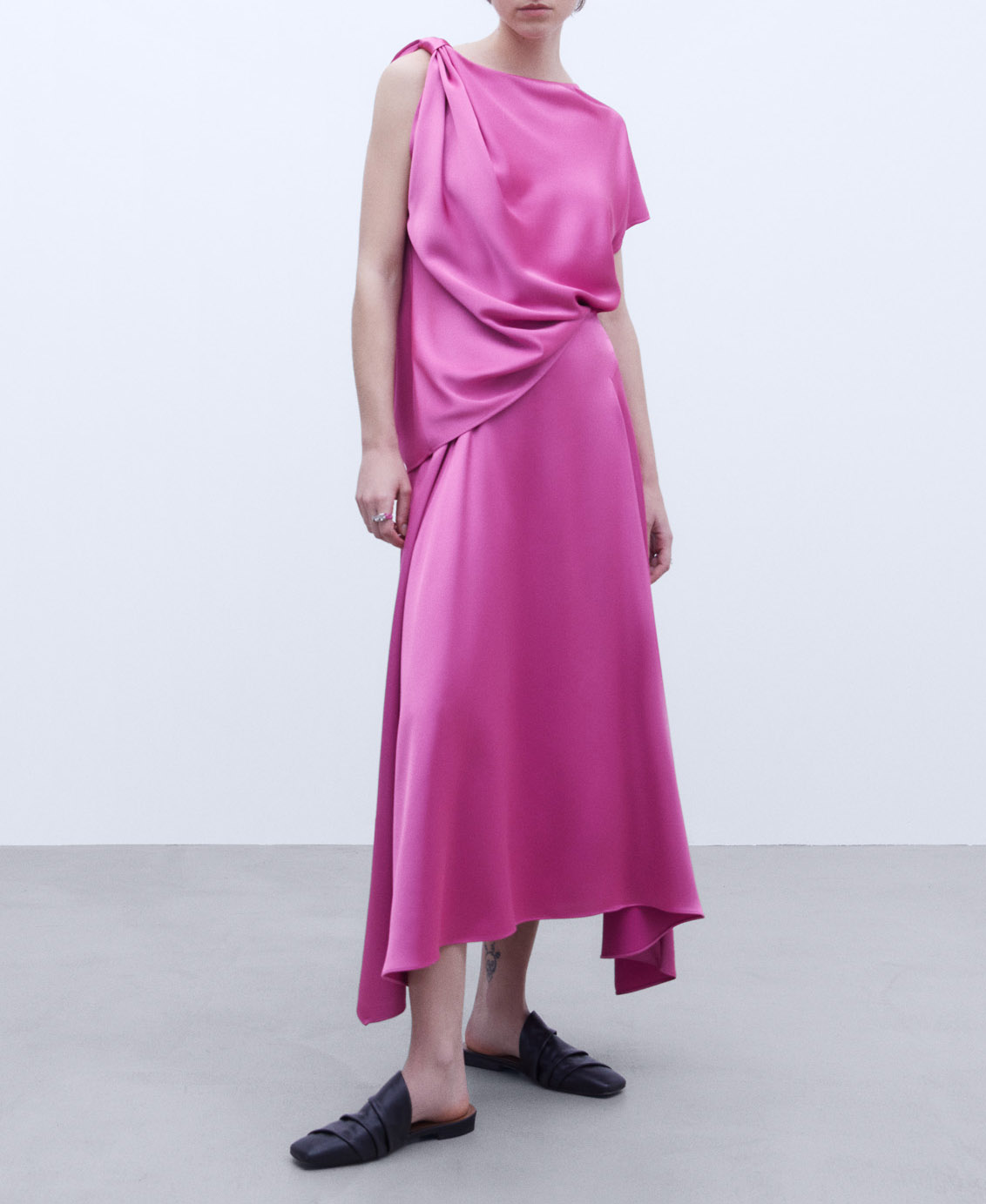 Asymmetric shirt image number 1