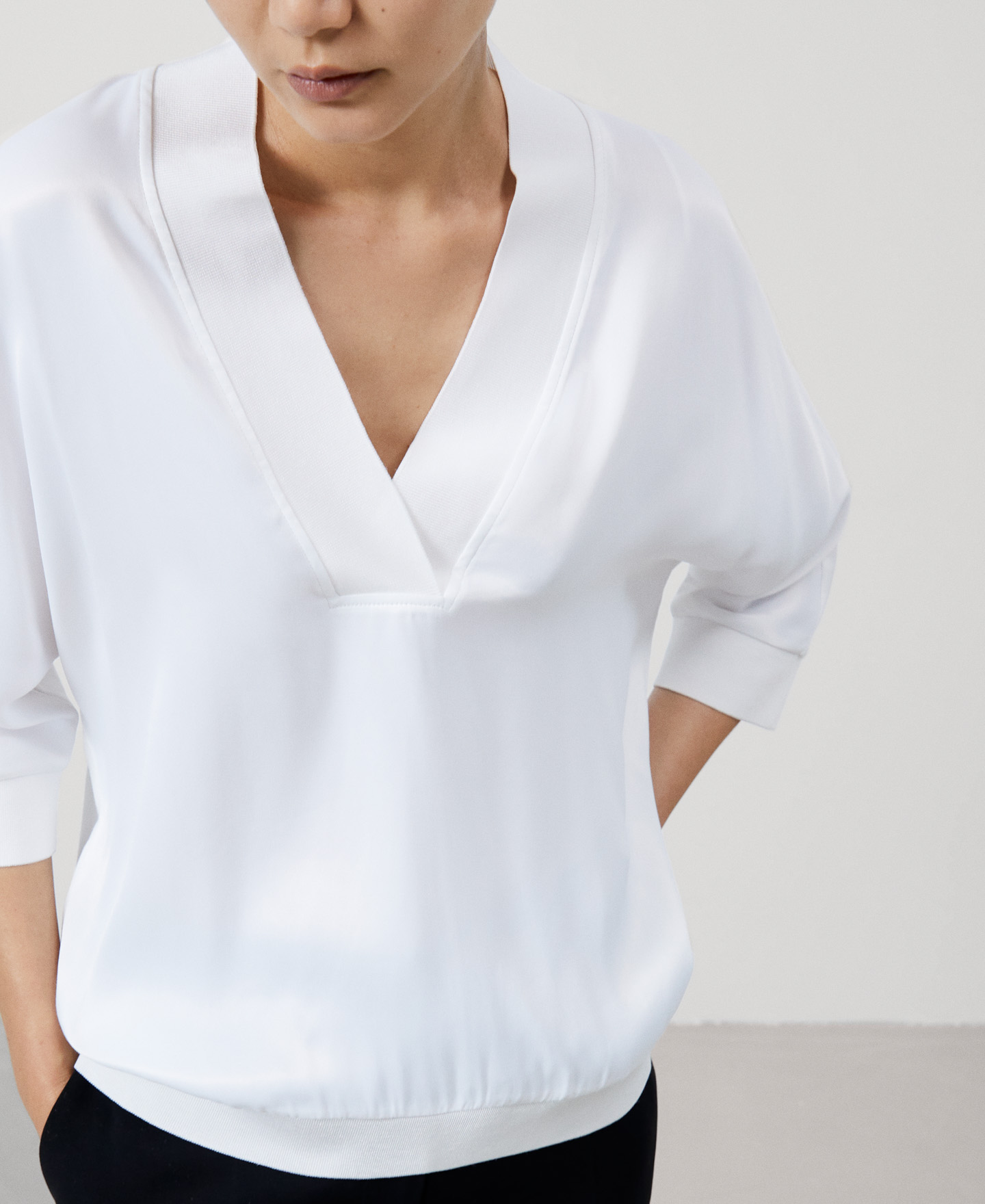 Viscose V-neckline blouse image number 3