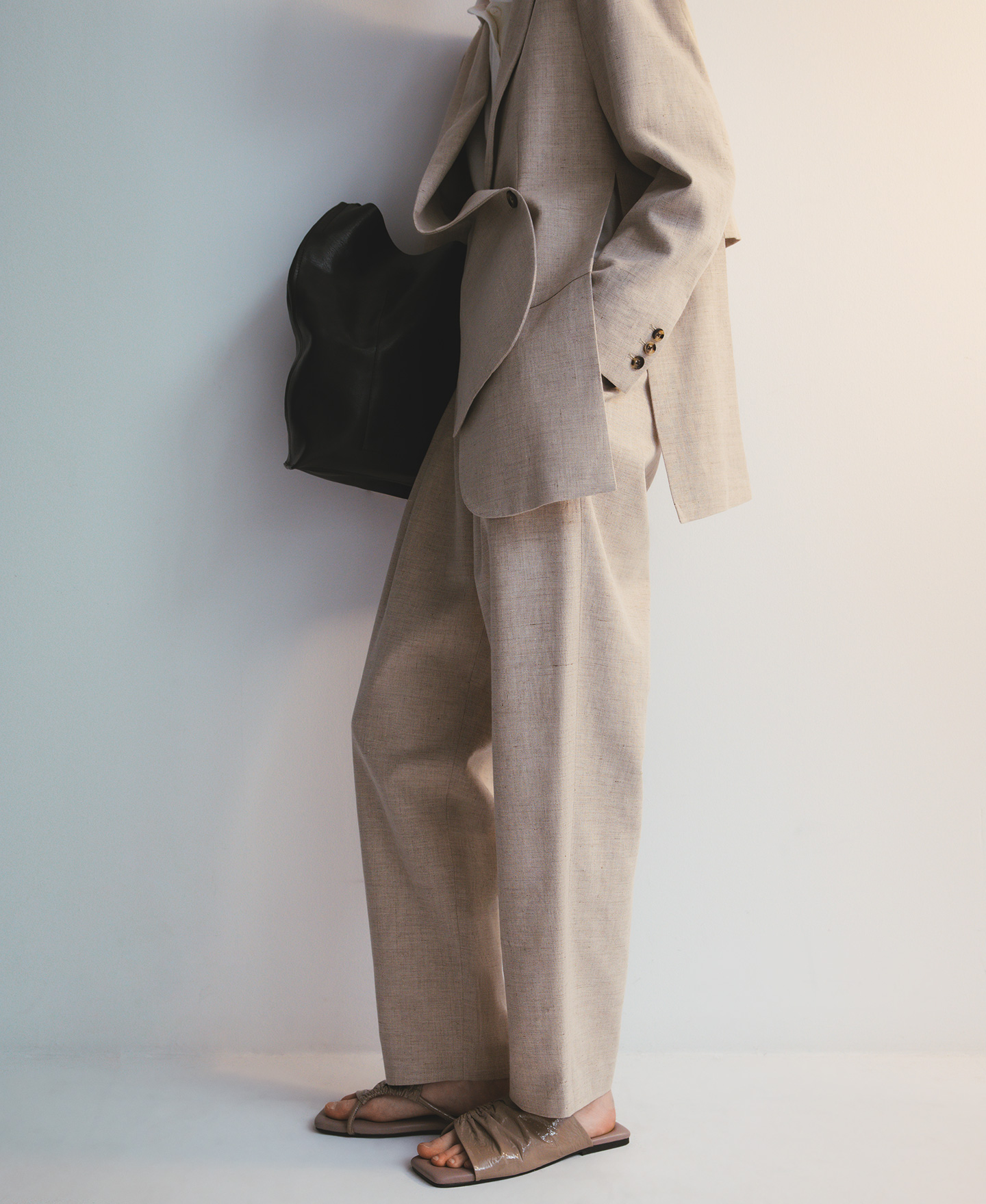 Linen blend barrel fit trousers woman image number 0