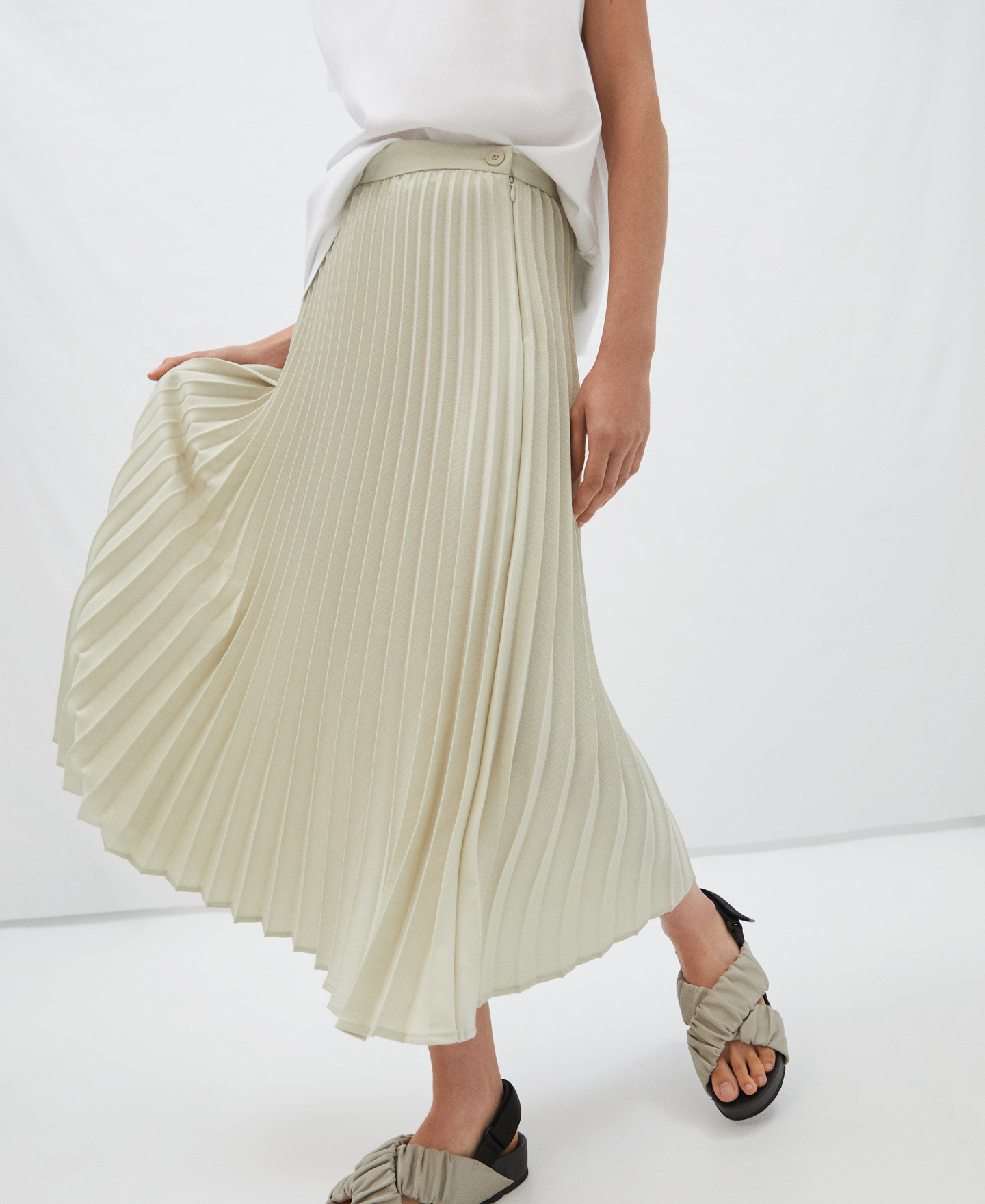 Pleated midi skirt image number 0