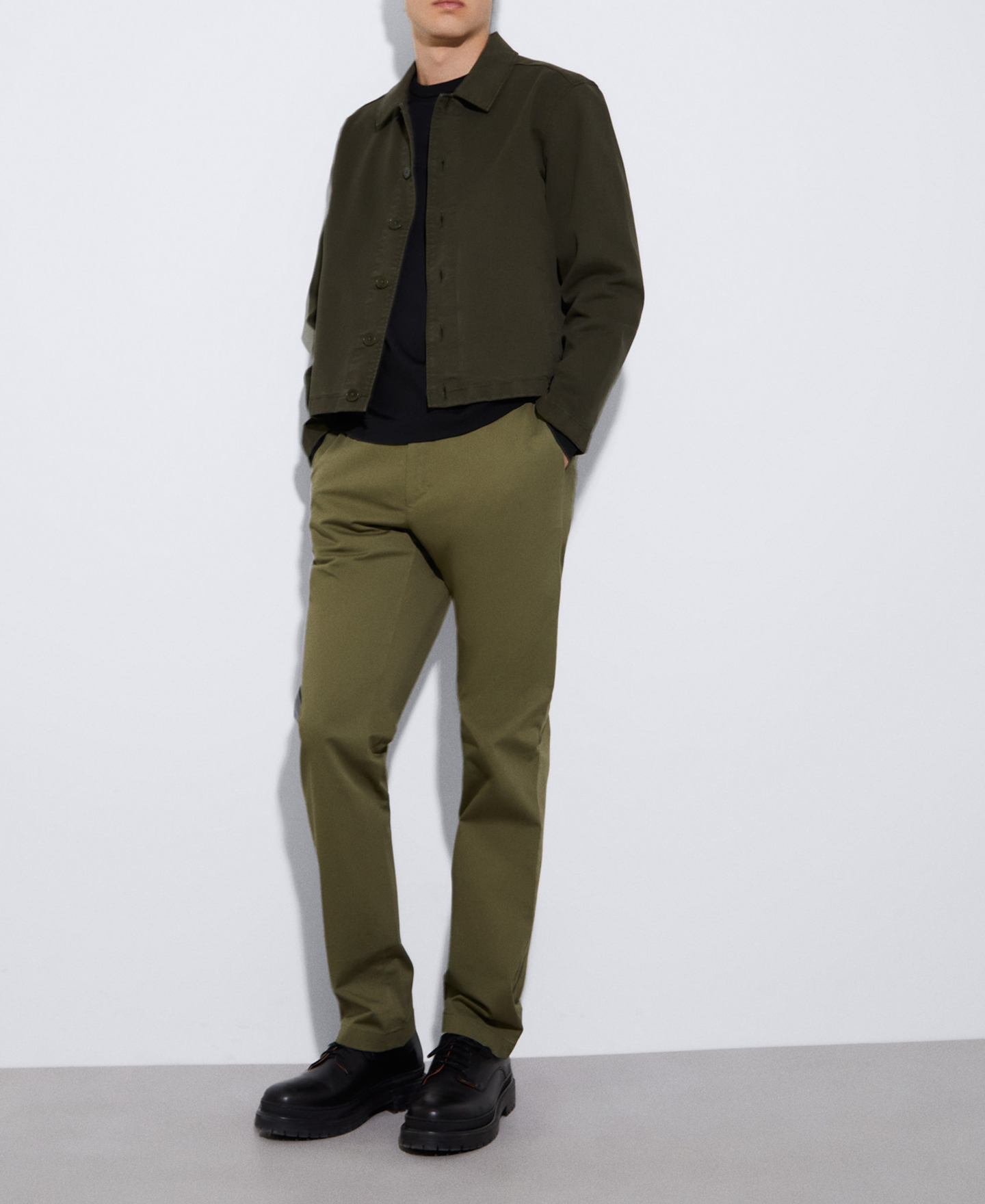 Pantalón chino en algodón responsable image number 1