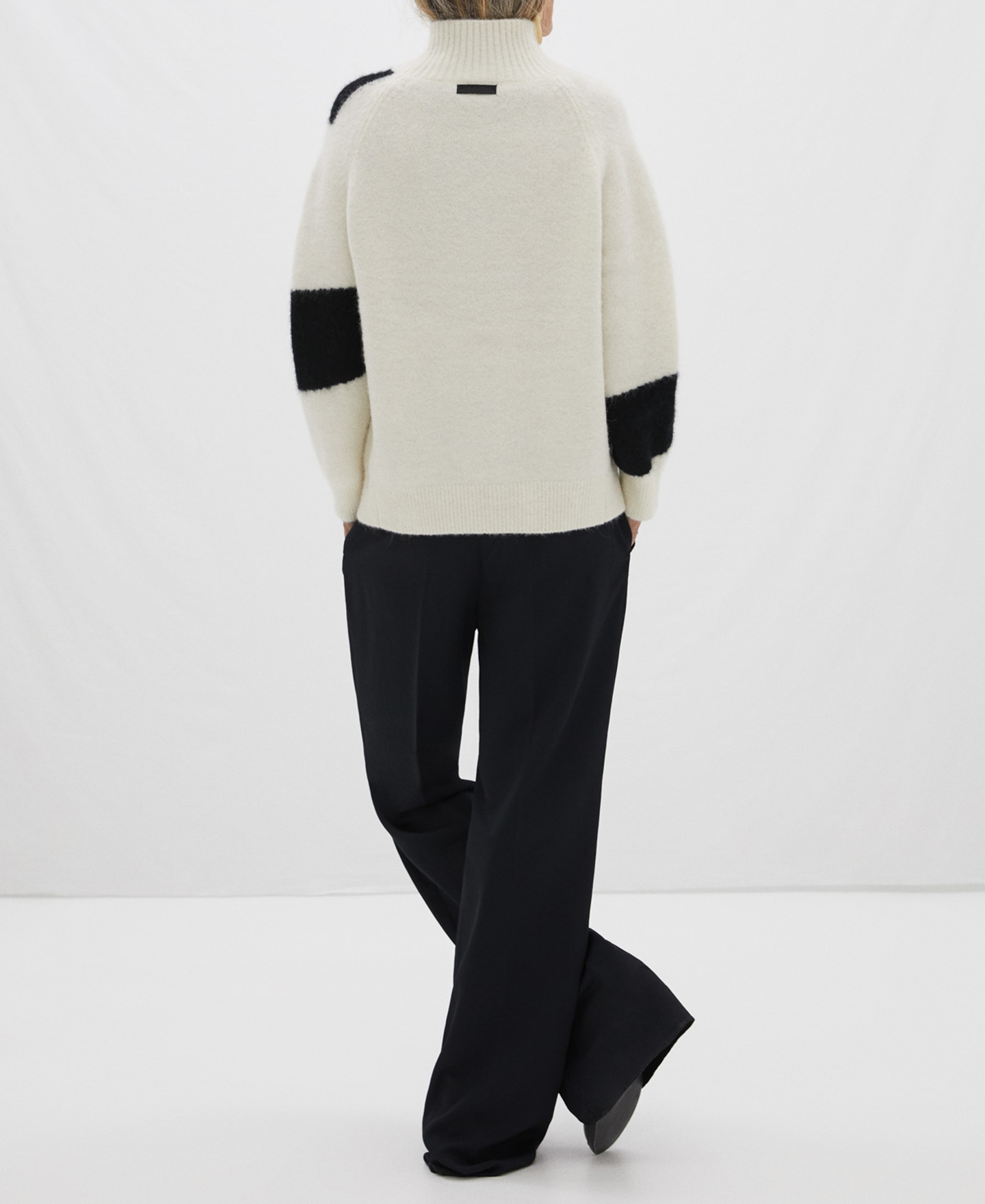 Intarsia sweater in wool knit image number 2