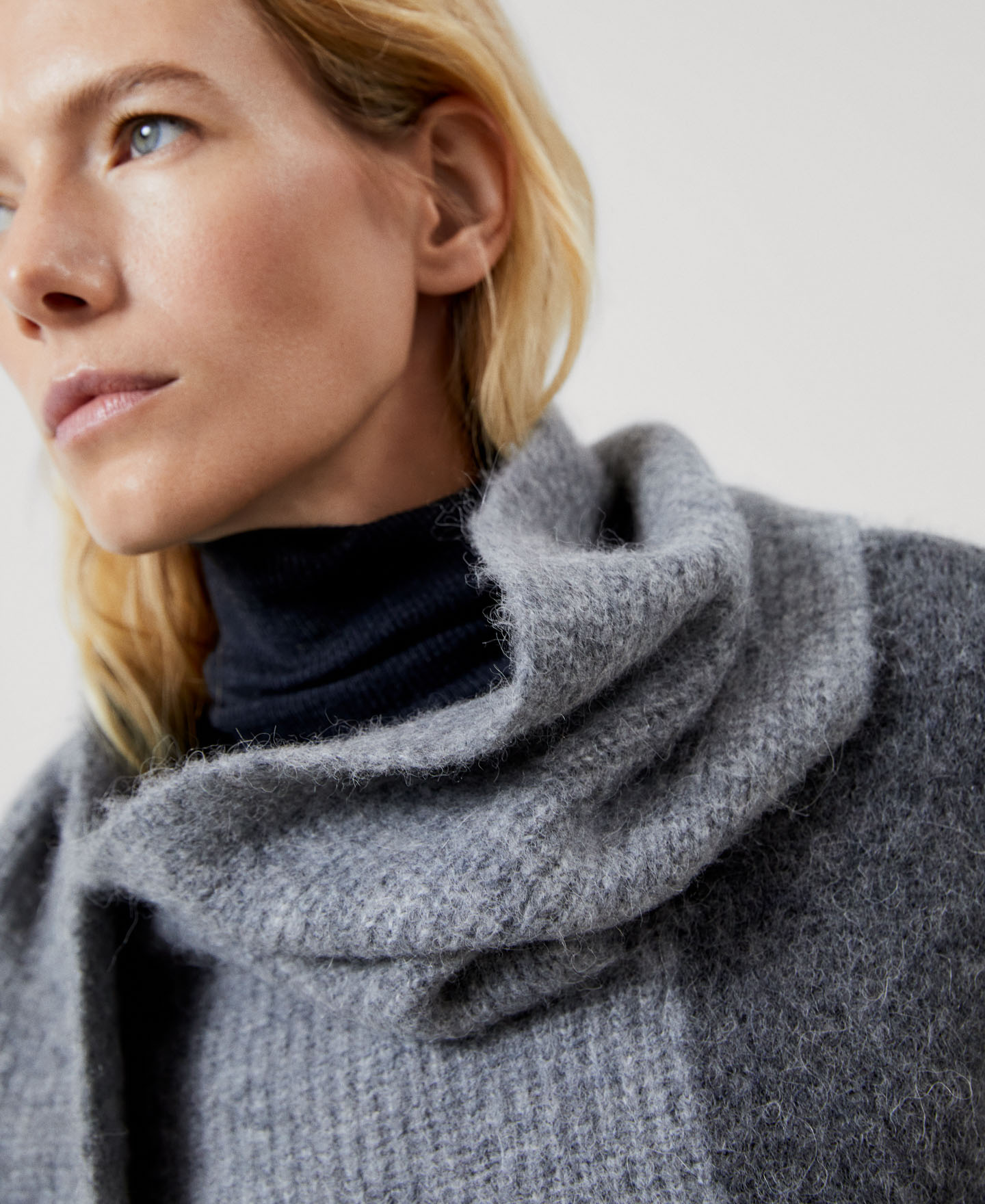 Wooll knitted scarf collar sweater image number 3