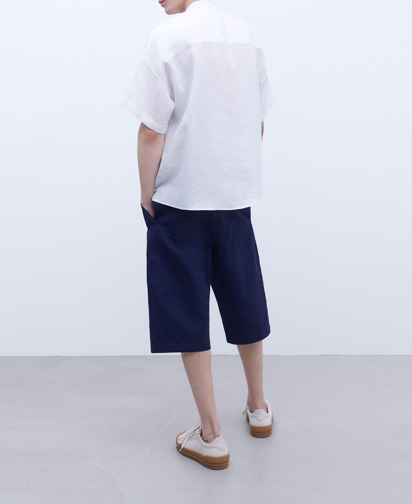 European linen short sleeve shirt image number 2