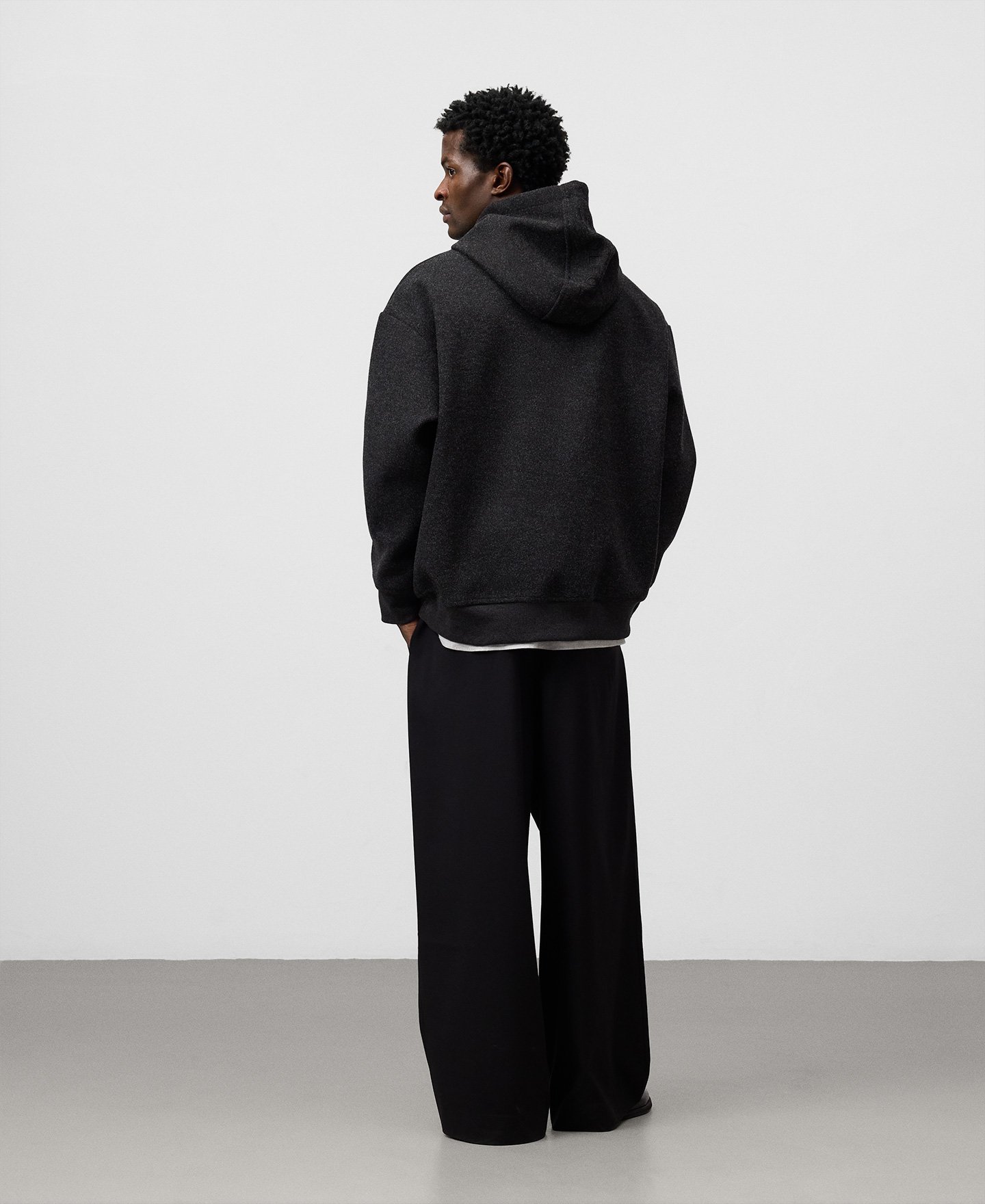 Sudadera relaxed fit con capucha hombre image number 2