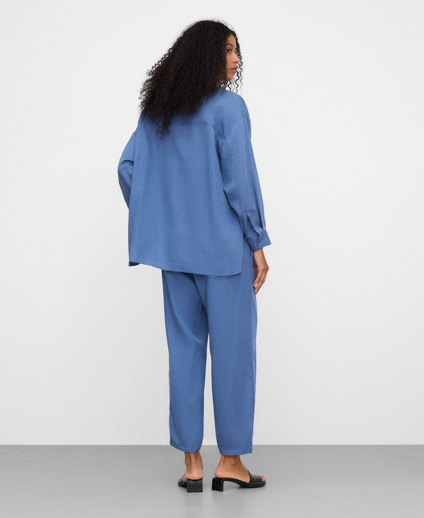 Barrel fit ankle-length trousers image number 2