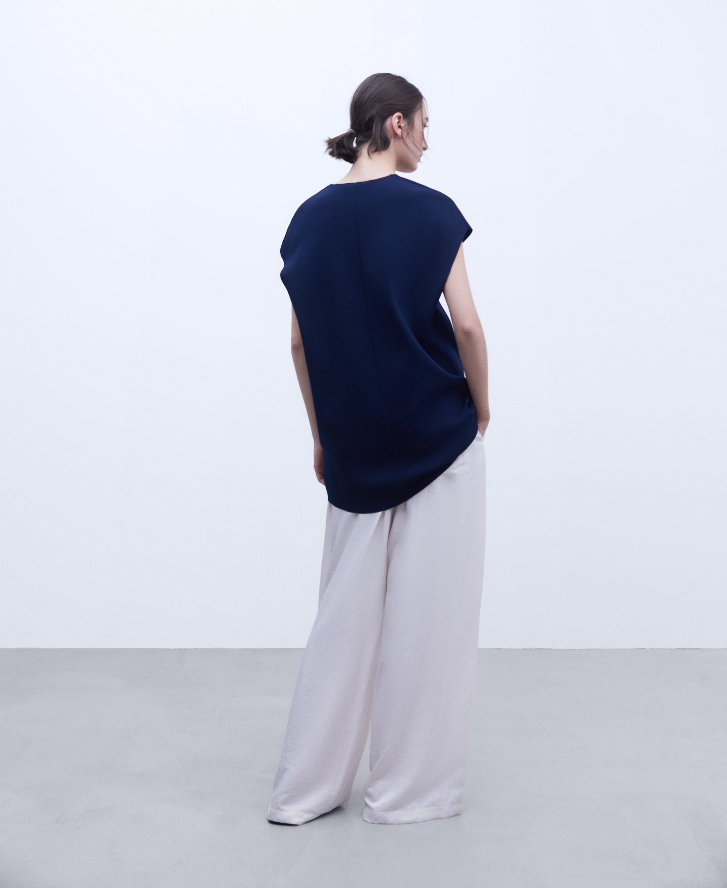 Knitted V-neckline waistcoat image number 2