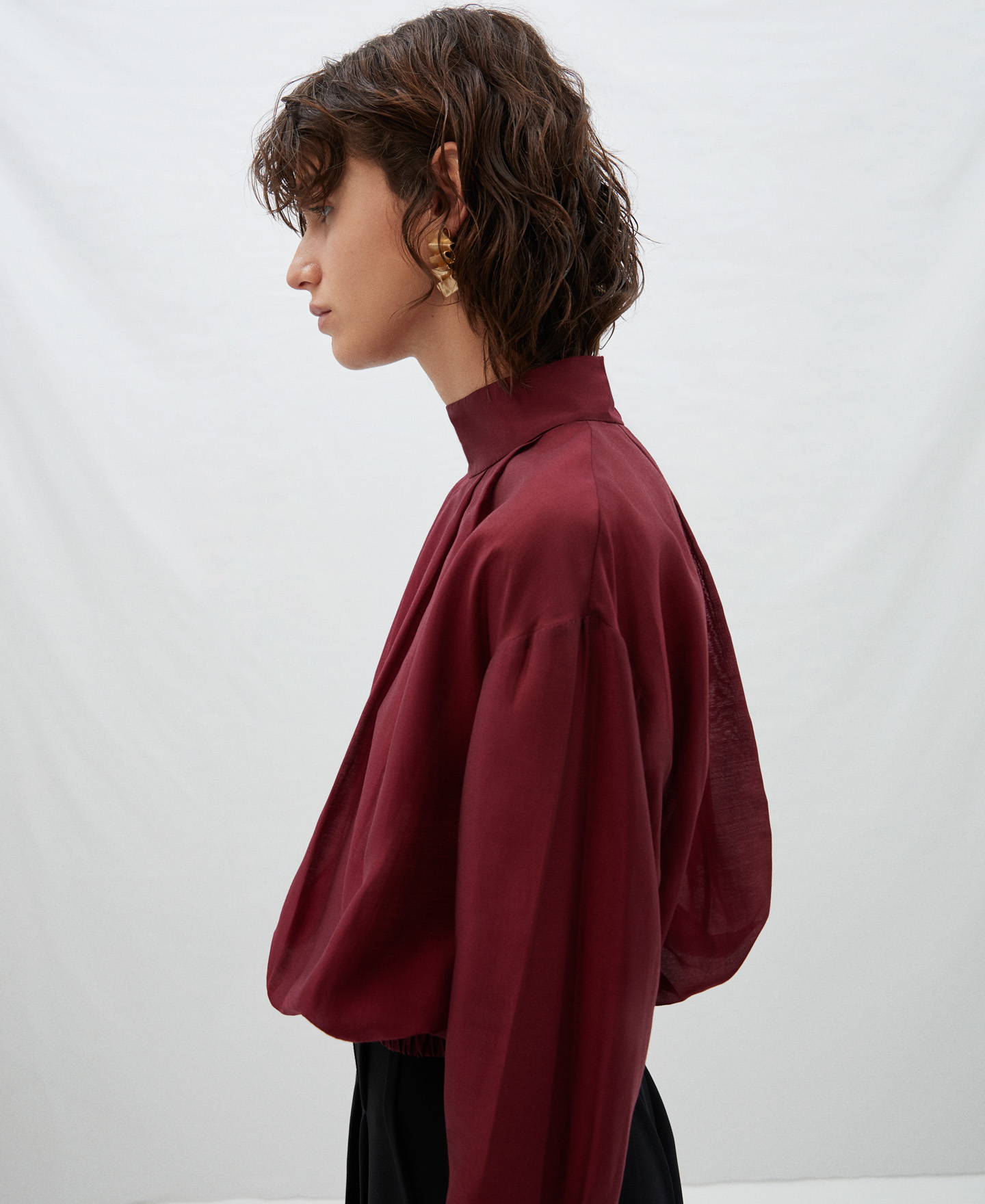 Blusa con frunces en lyocell image number 3