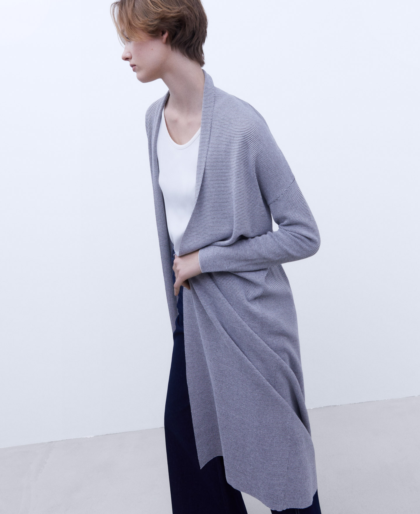 Knitted long jacket image number 5