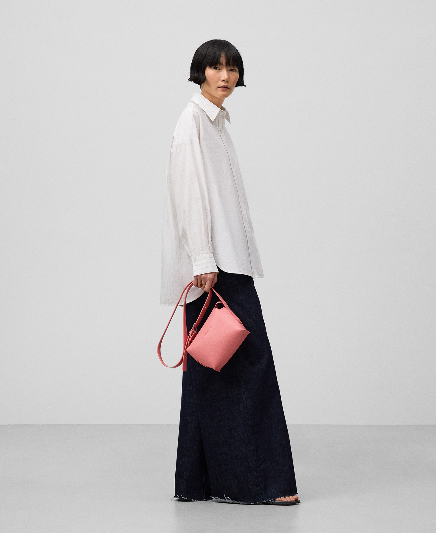 Leather-Non-Leather small crossbody woman image number 4