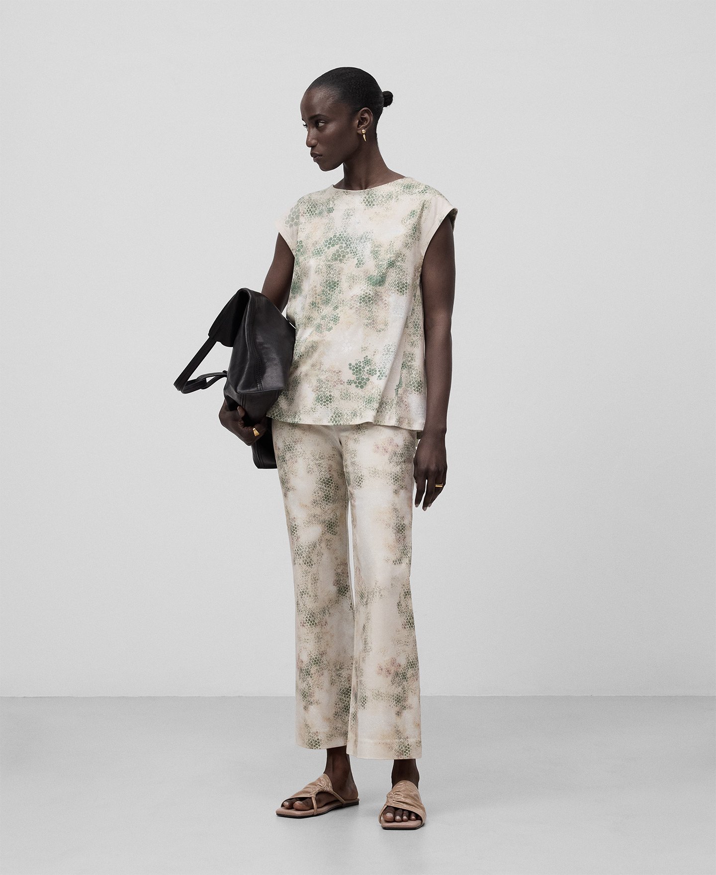 Printed flare trousers woman image number 1