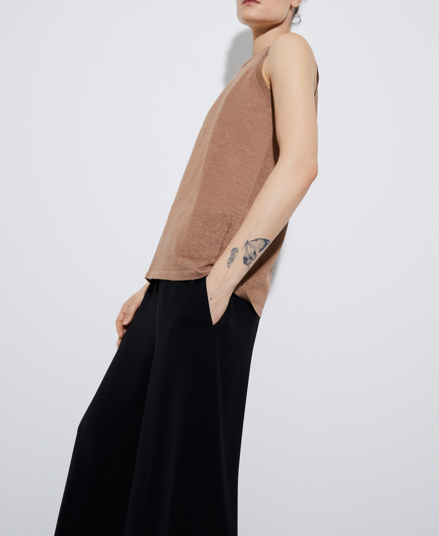 Linen knit halter top image number 3