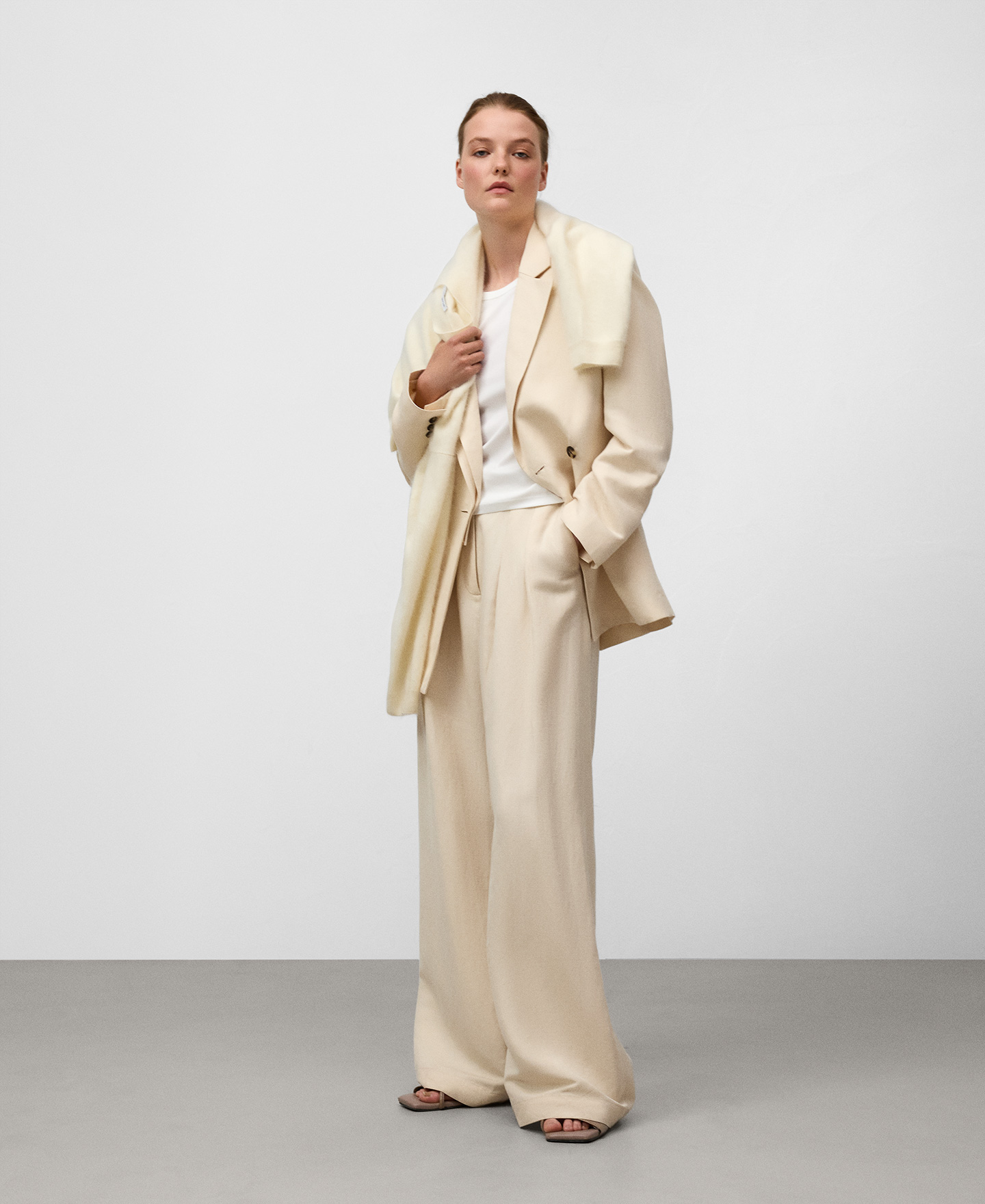 Double lapel blazer with belt woman image number 1