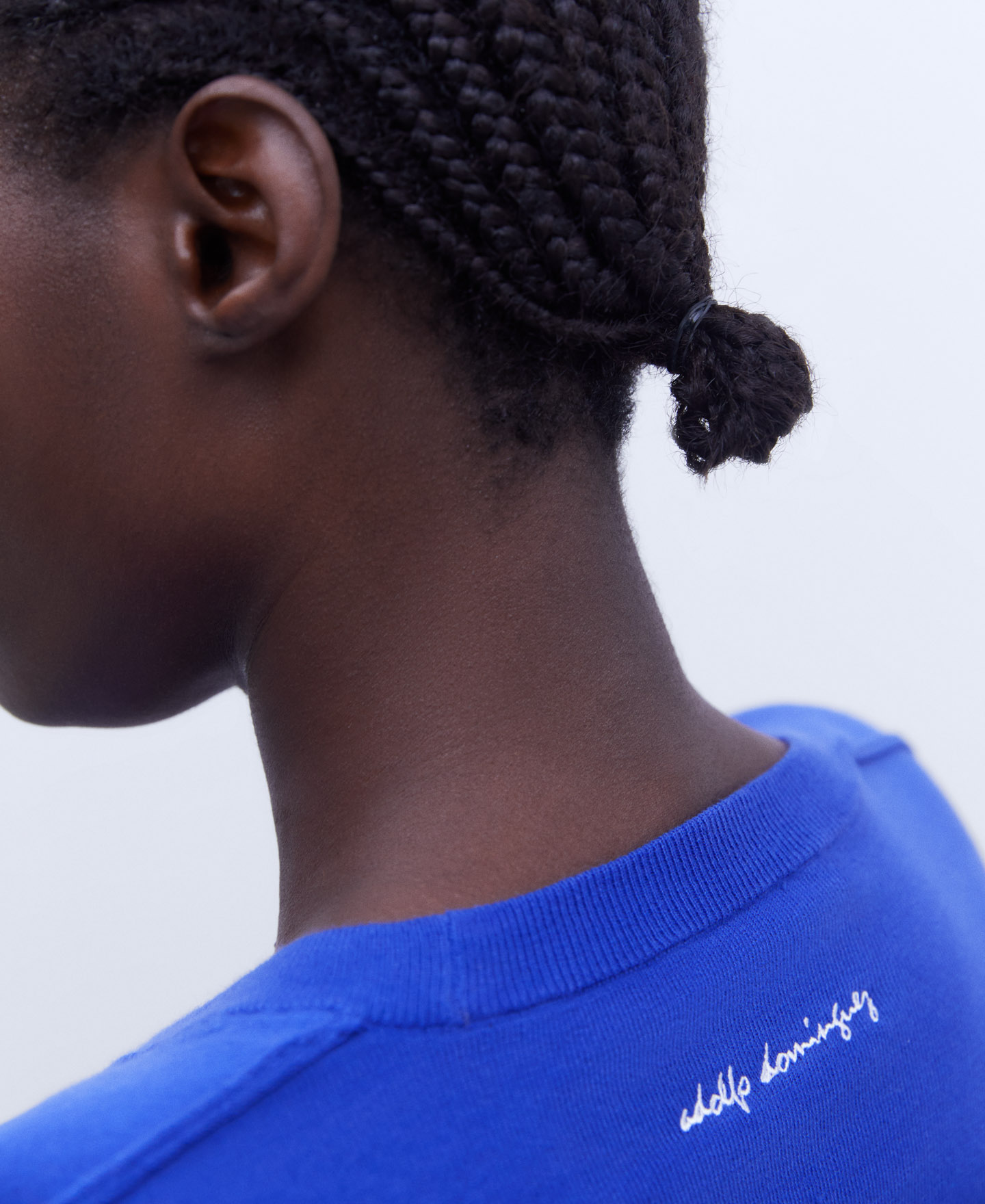 V-neckline sweater image number 3