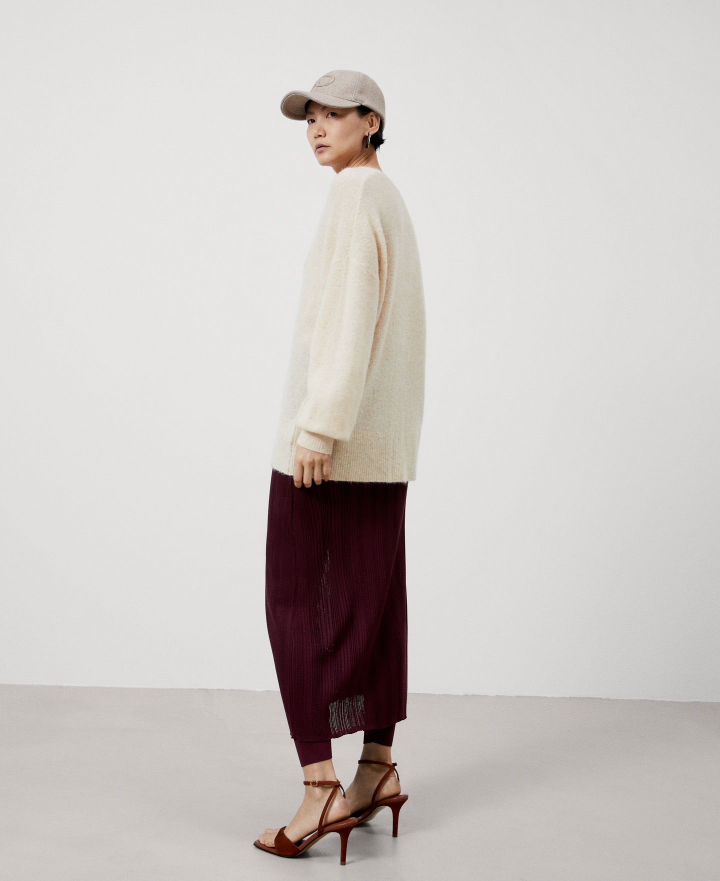 Jersey cuello pico en mohair image number 2
