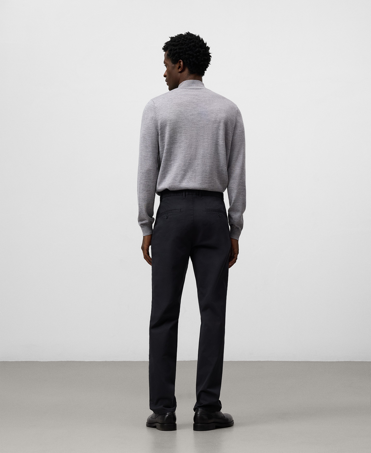 Pantalón chino regular fit hombre image number 2