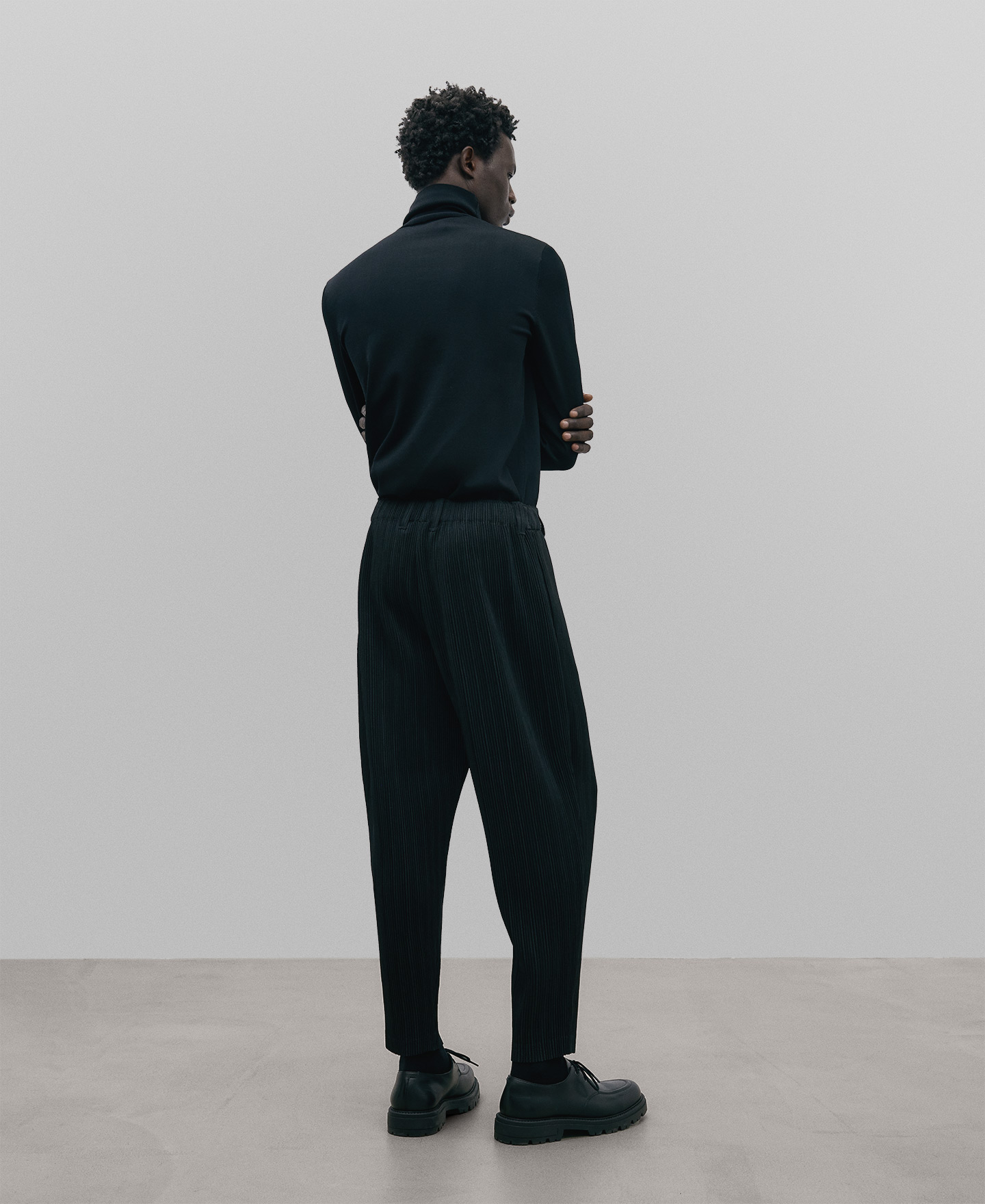 Pantalon noir en crinoline image number 2