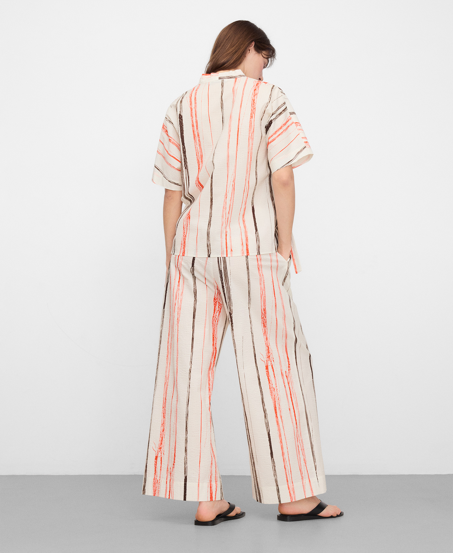 Irregular striped seersucker trousers image number 2