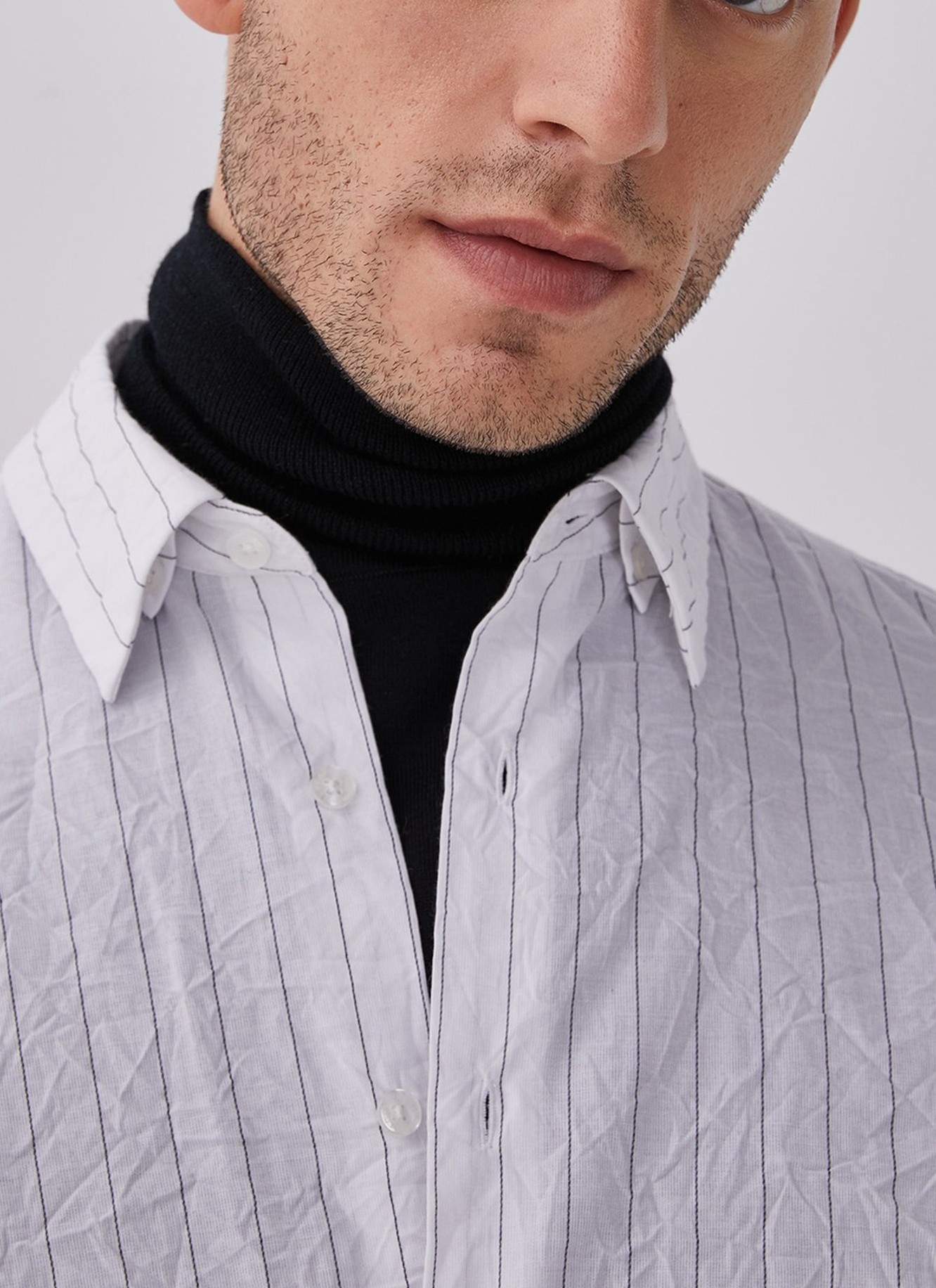 Contrasting striped shirt image number 2