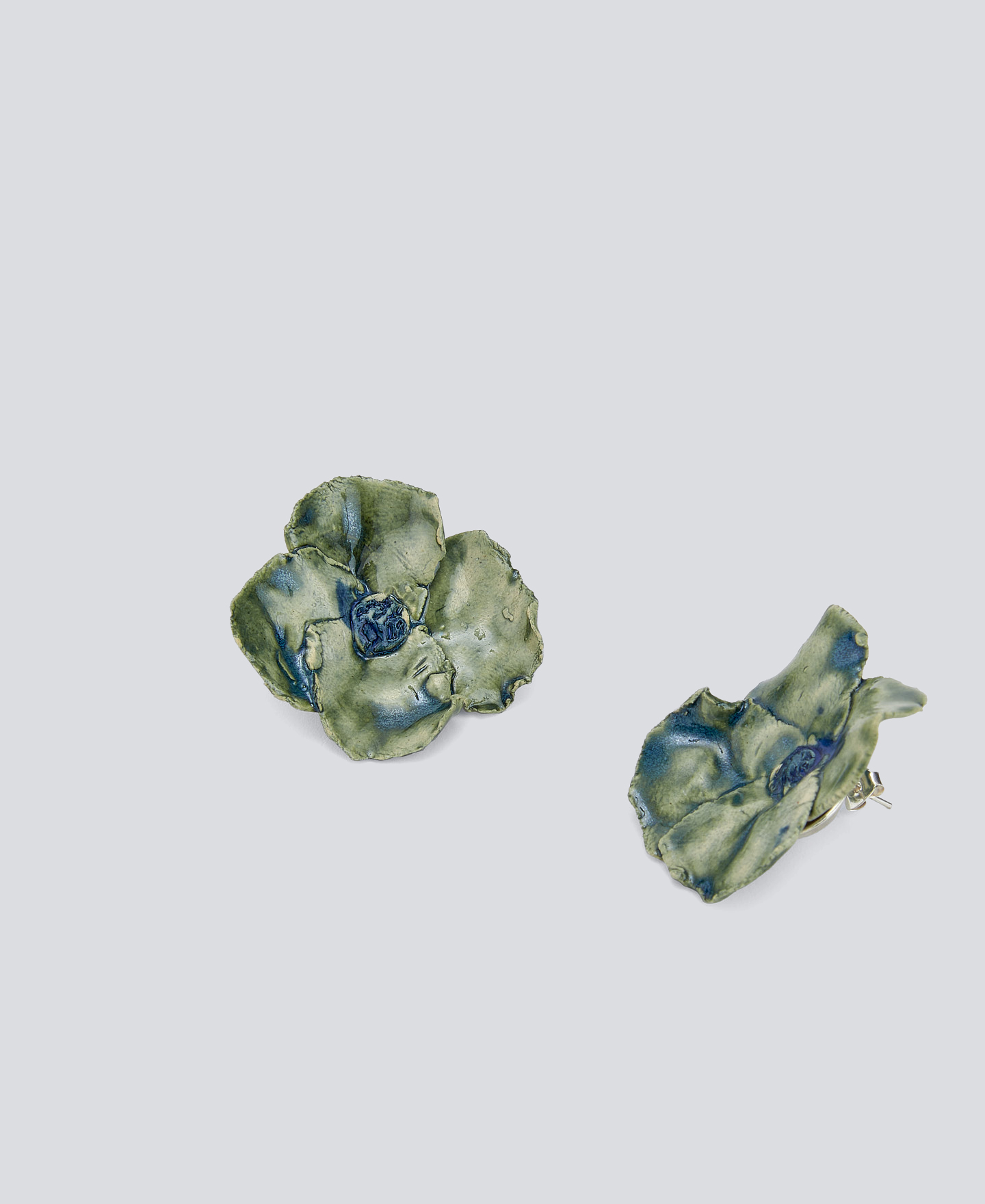 Medium Peixe Nero earrings image number 1