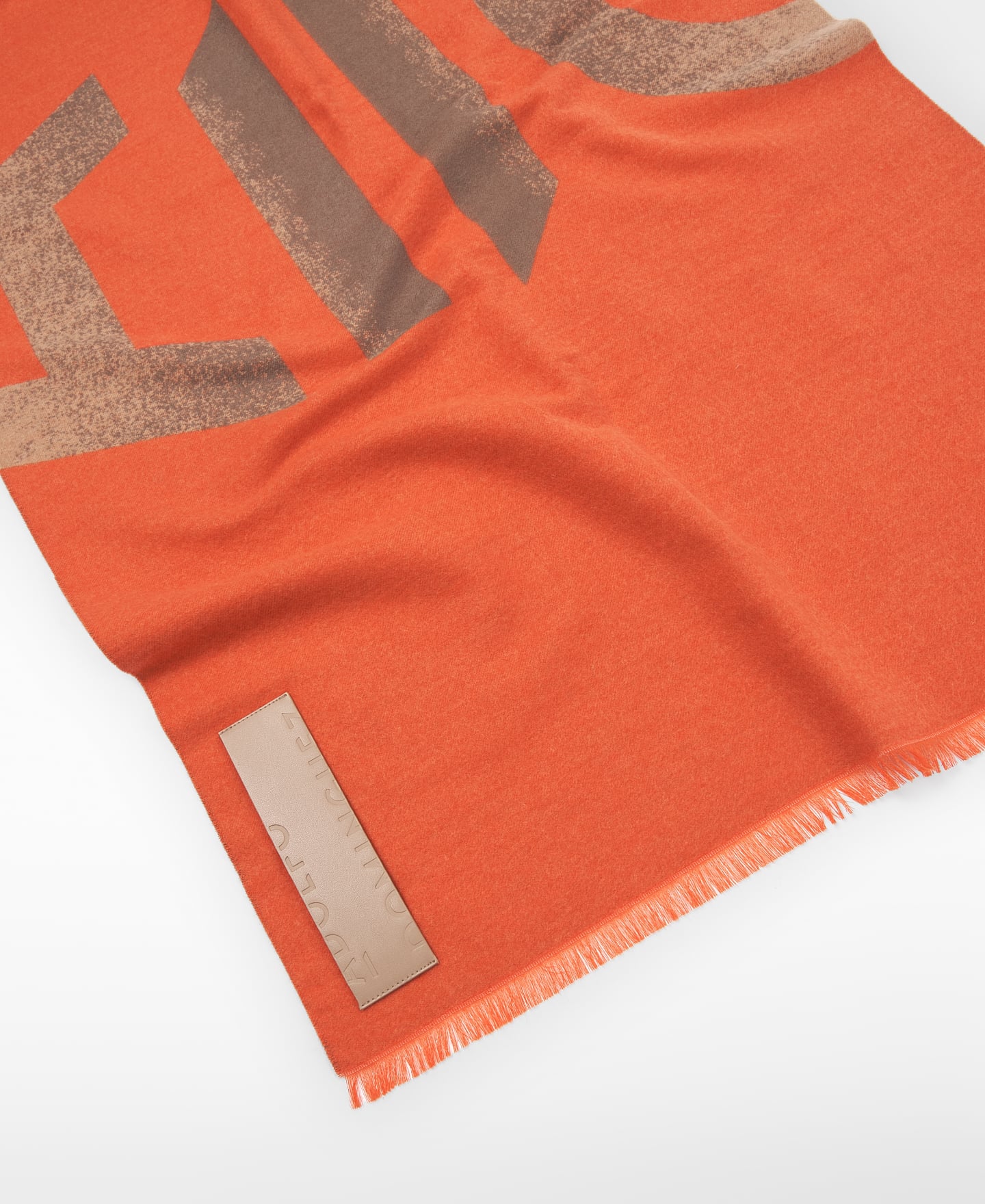 Spray-effect jacquard maxi log scarf image number 2