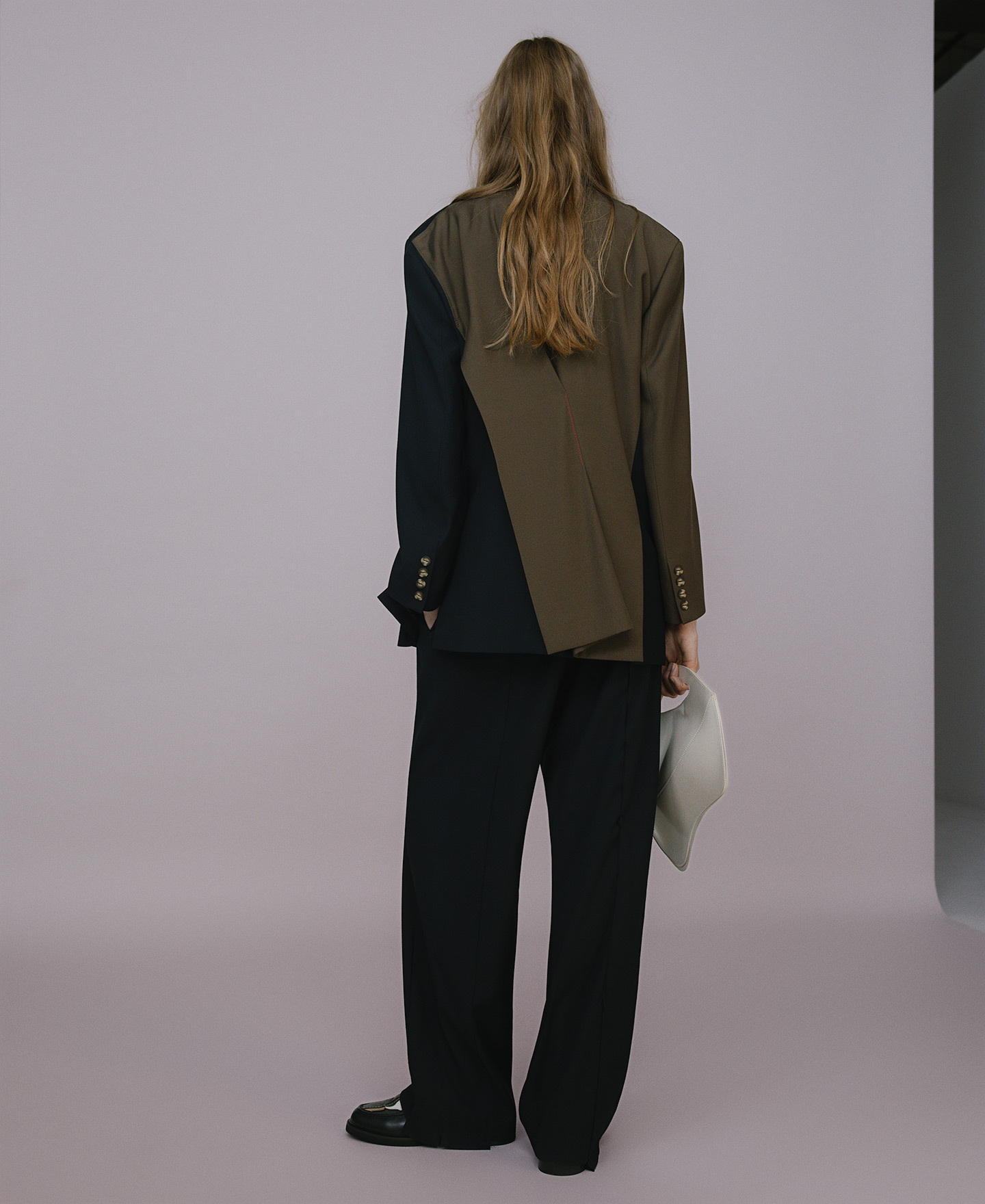 Blazer bicolor pieza superpuesta mujer image number 2