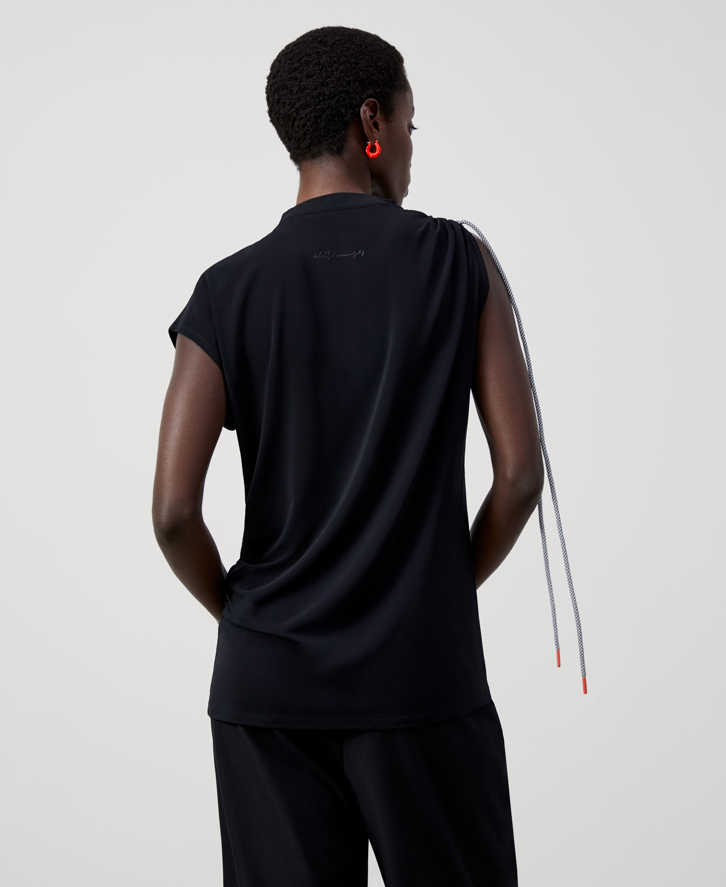 Blusa asimétrica en viscosa elástica image number 2