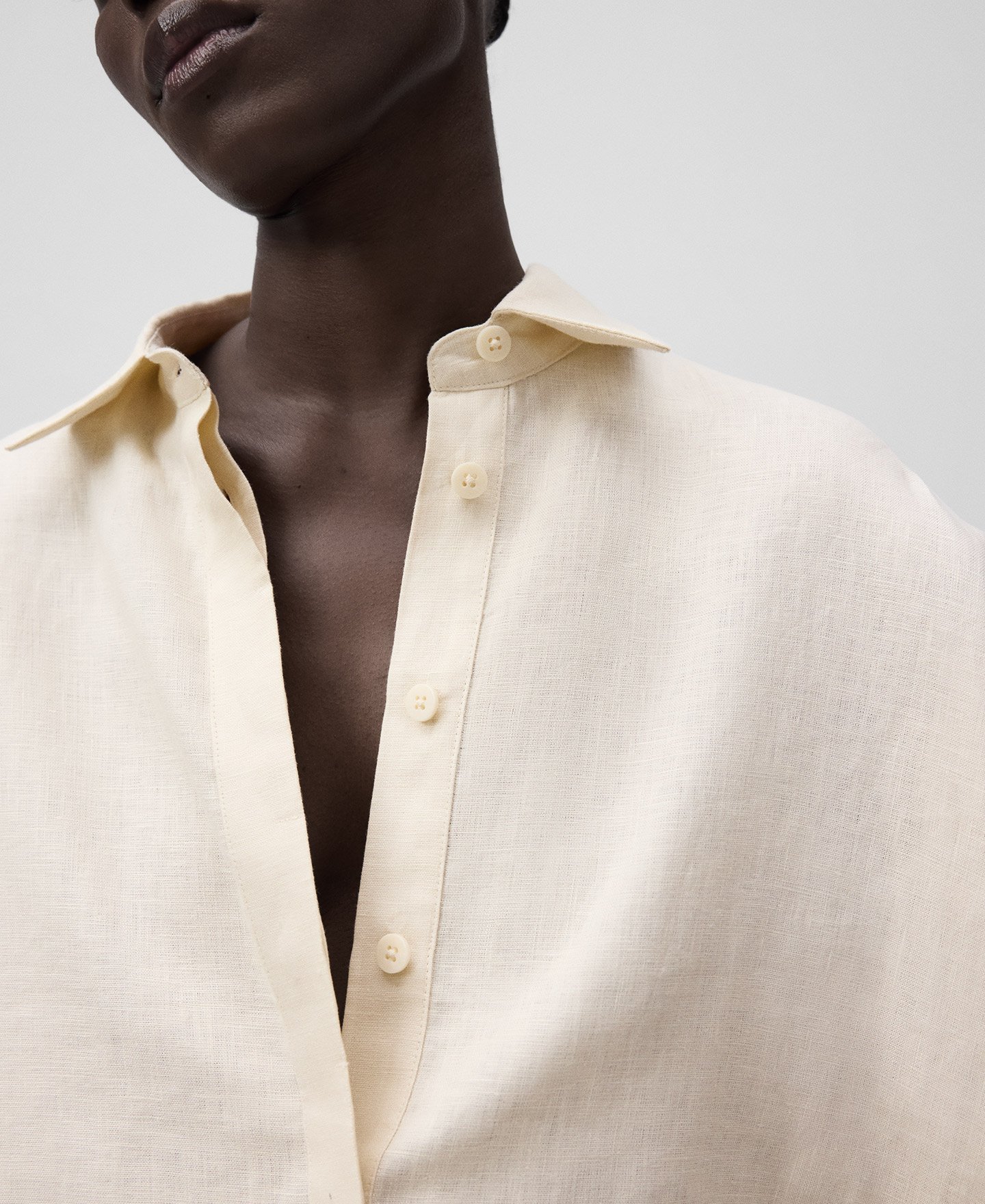 European linen boxy short shirt woman image number 3