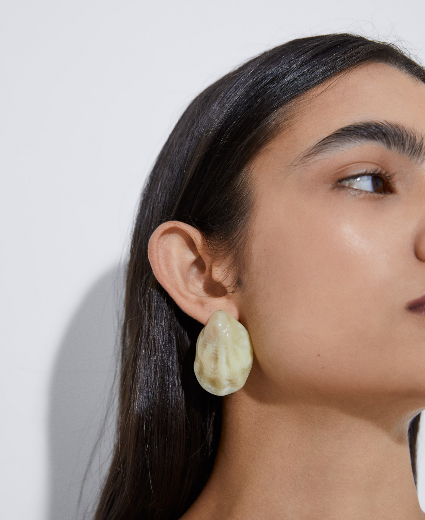 Pendientes concha en resina image number 3