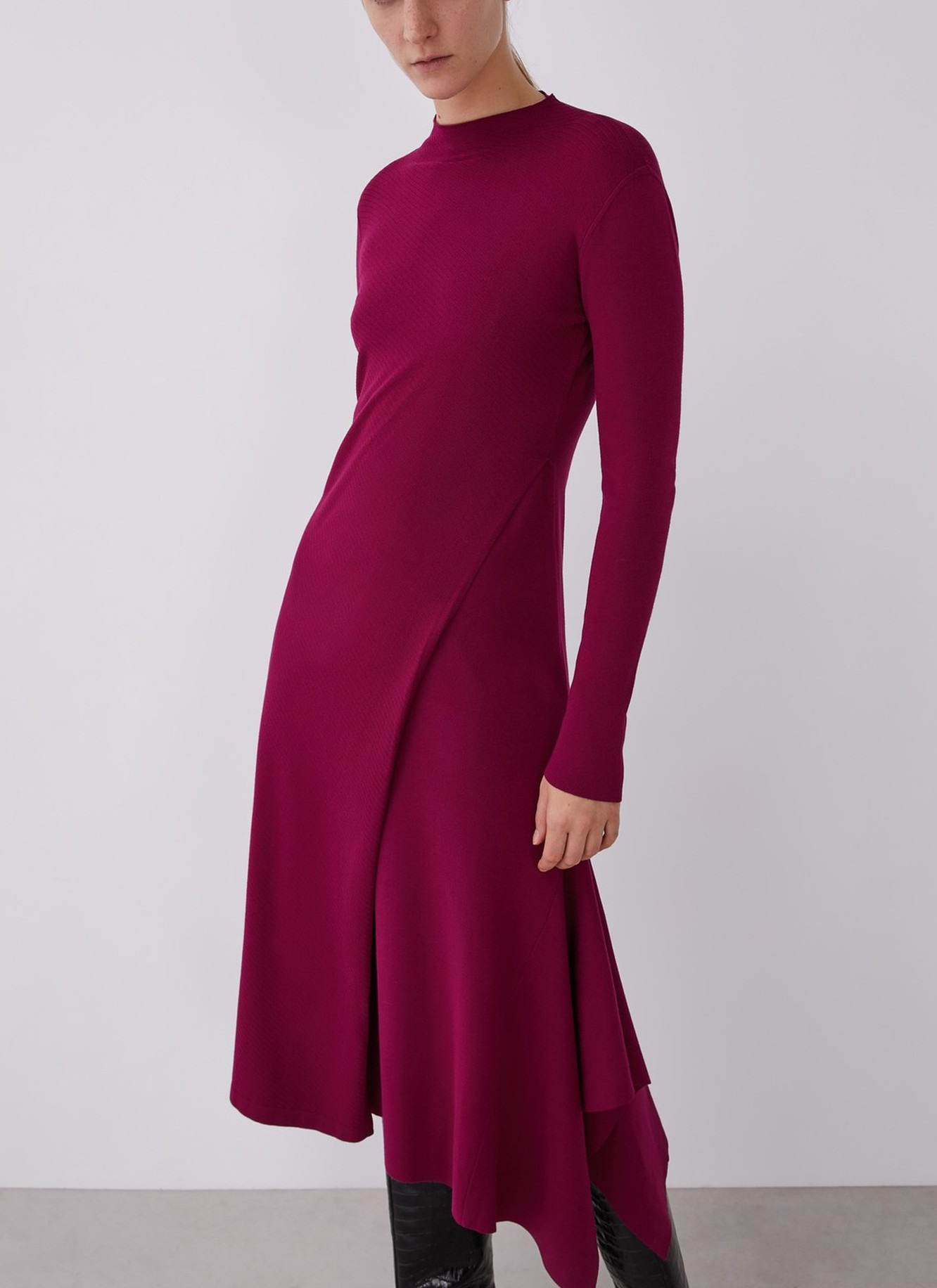 Vestido en punto goma con godet lateral image number 0