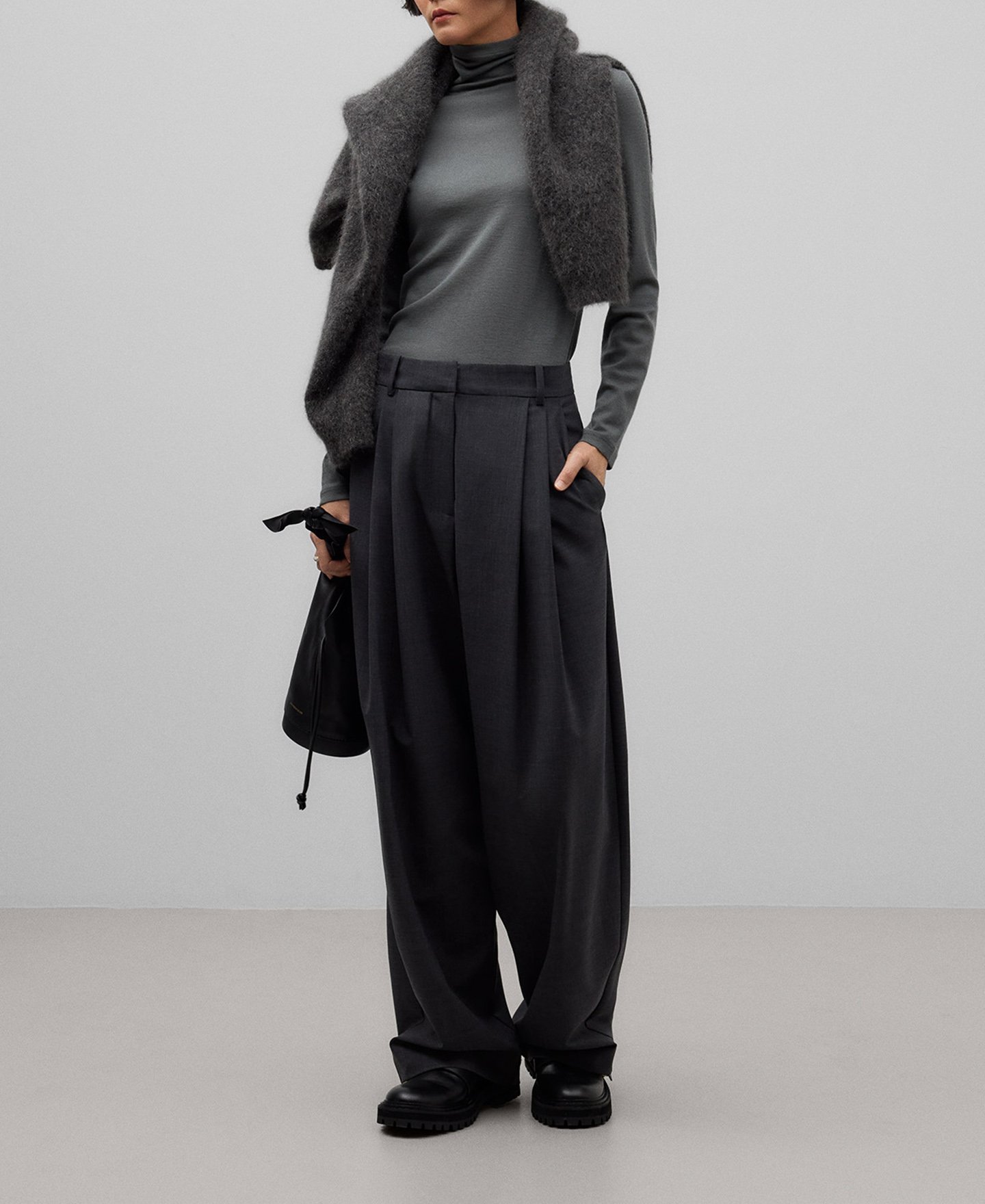 Camiseta cuello alto lana merino mujer image number 1