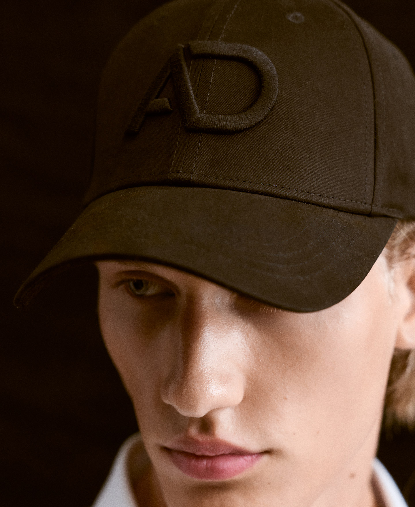 Gorra logo bordado algod&oacute;n image number 3