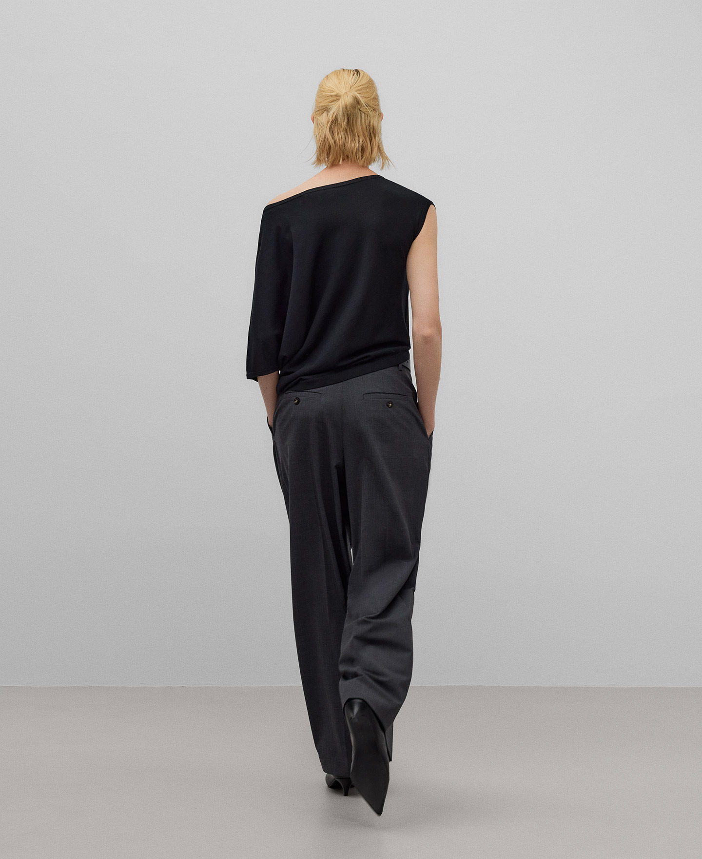 Black unstructured sweater woman image number 2
