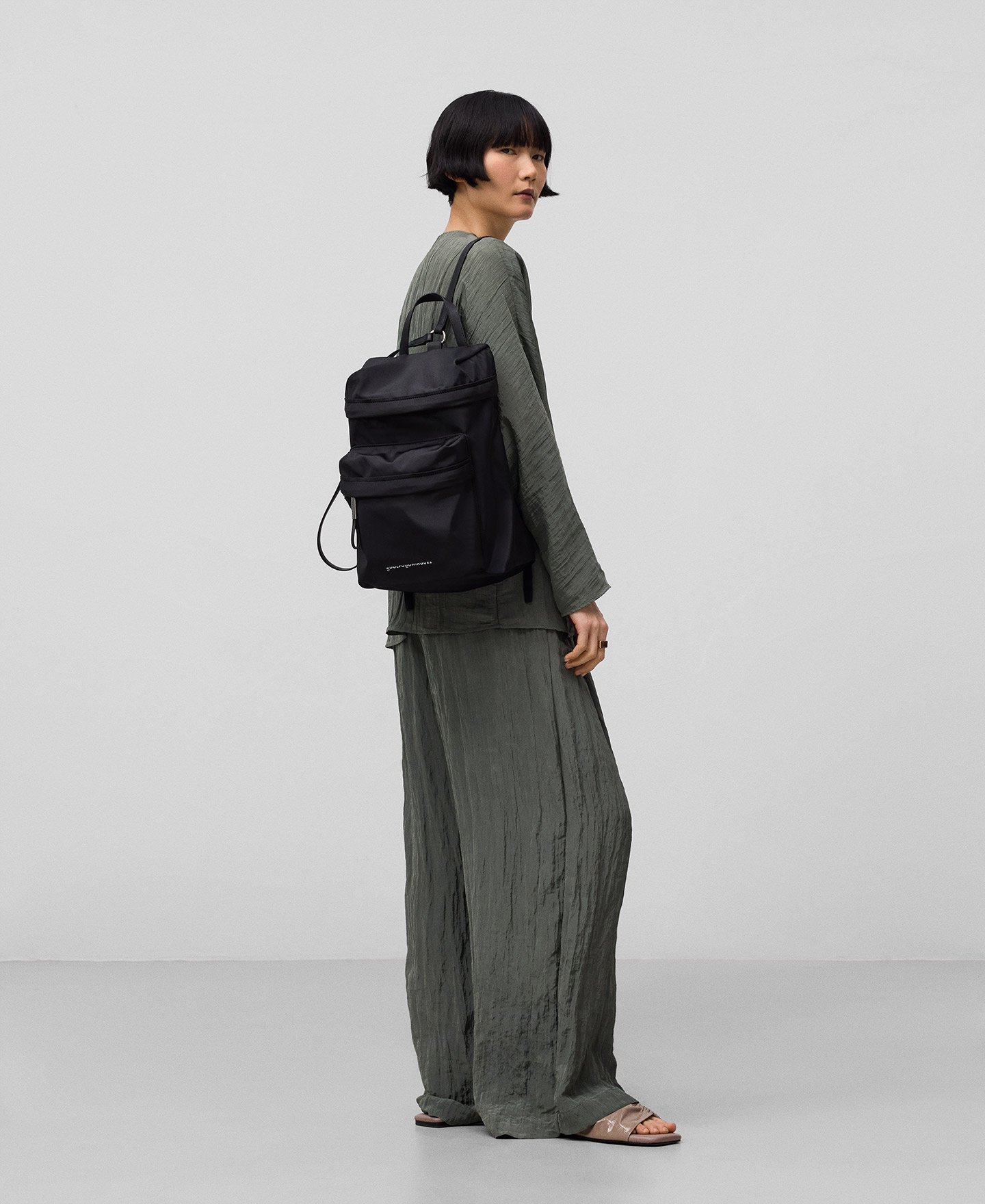 Medium black backpack woman image number 4