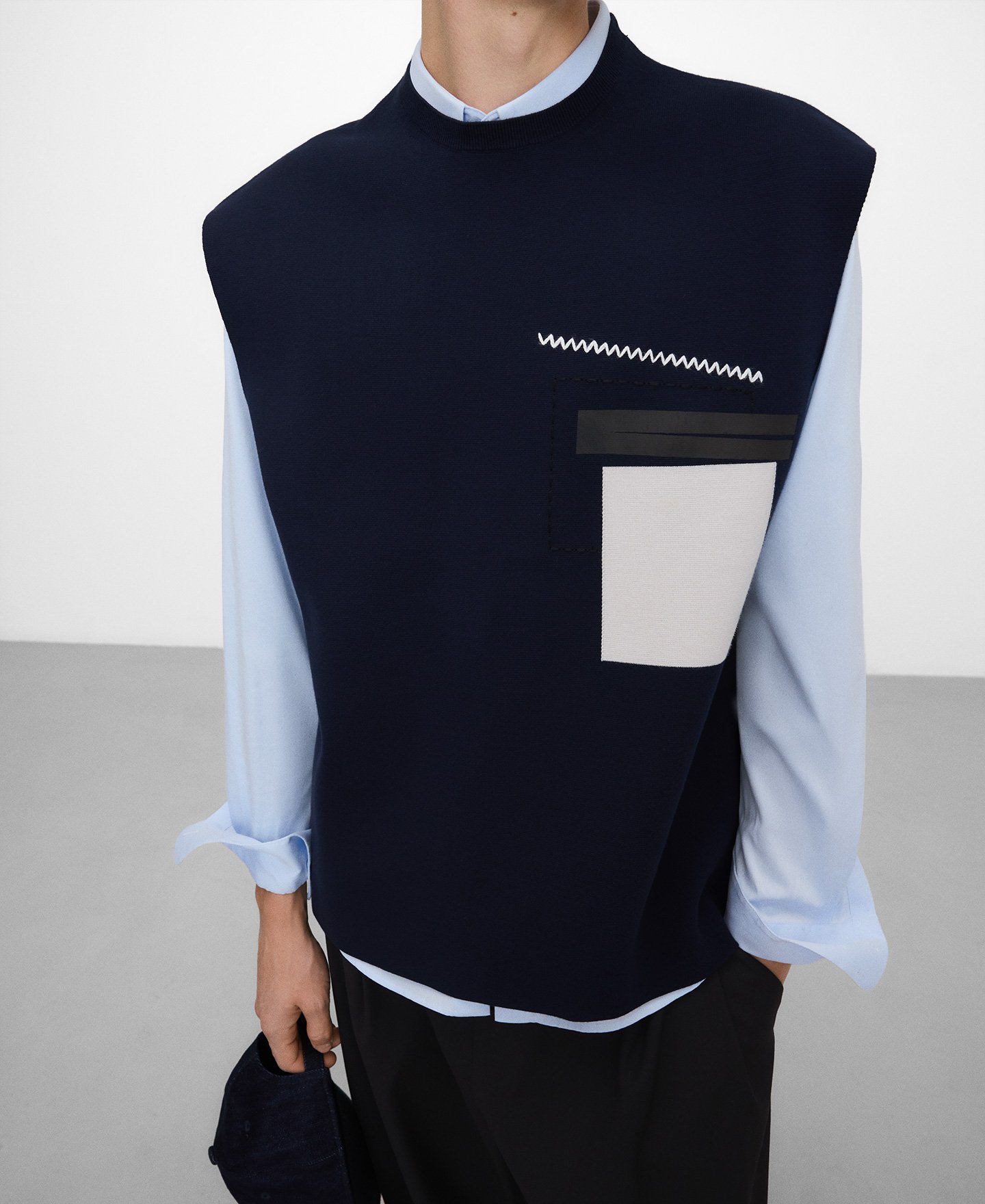 Intarsia knit vest man image number 3