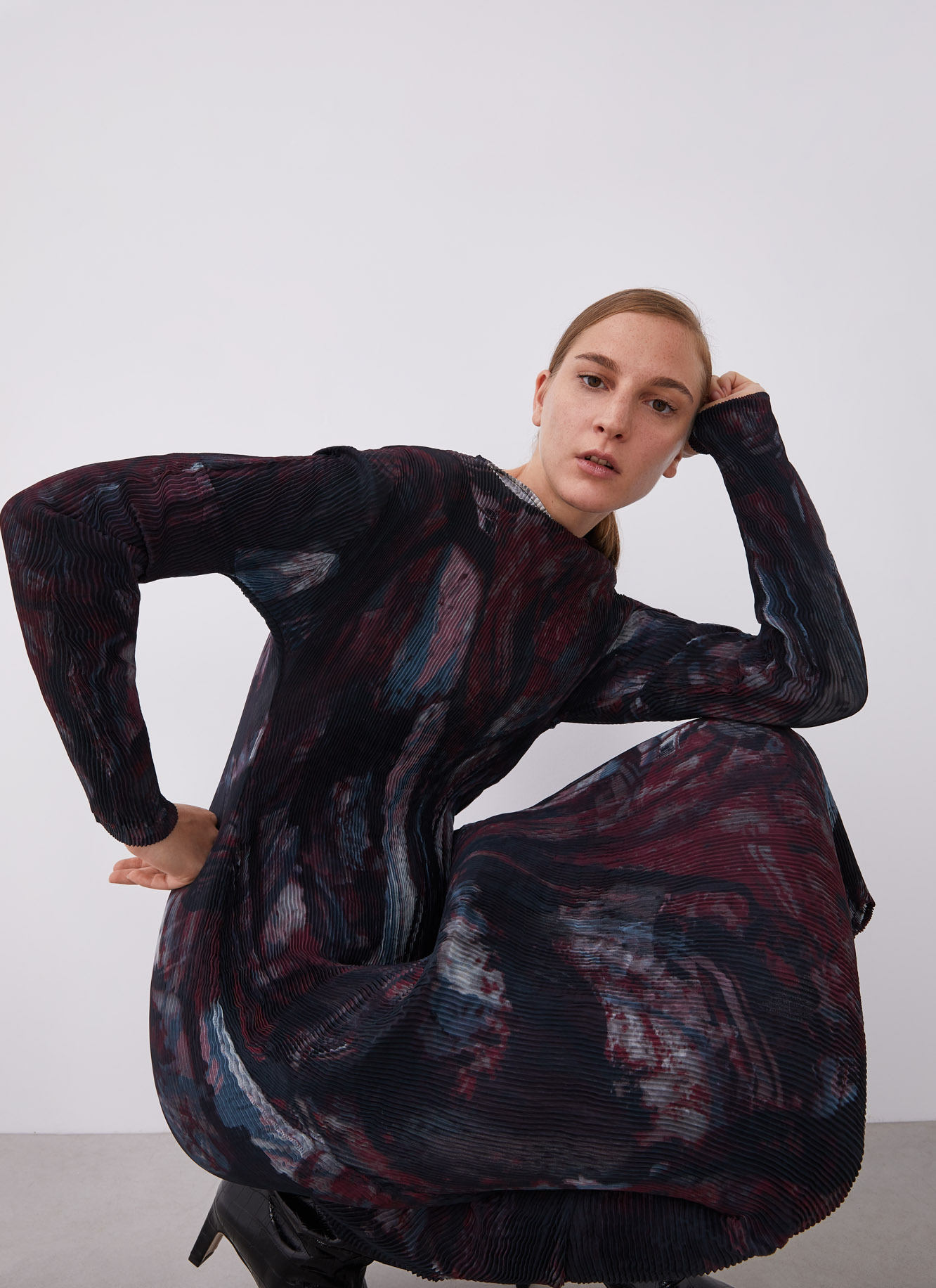 Crinkle printed midi dress image number 4