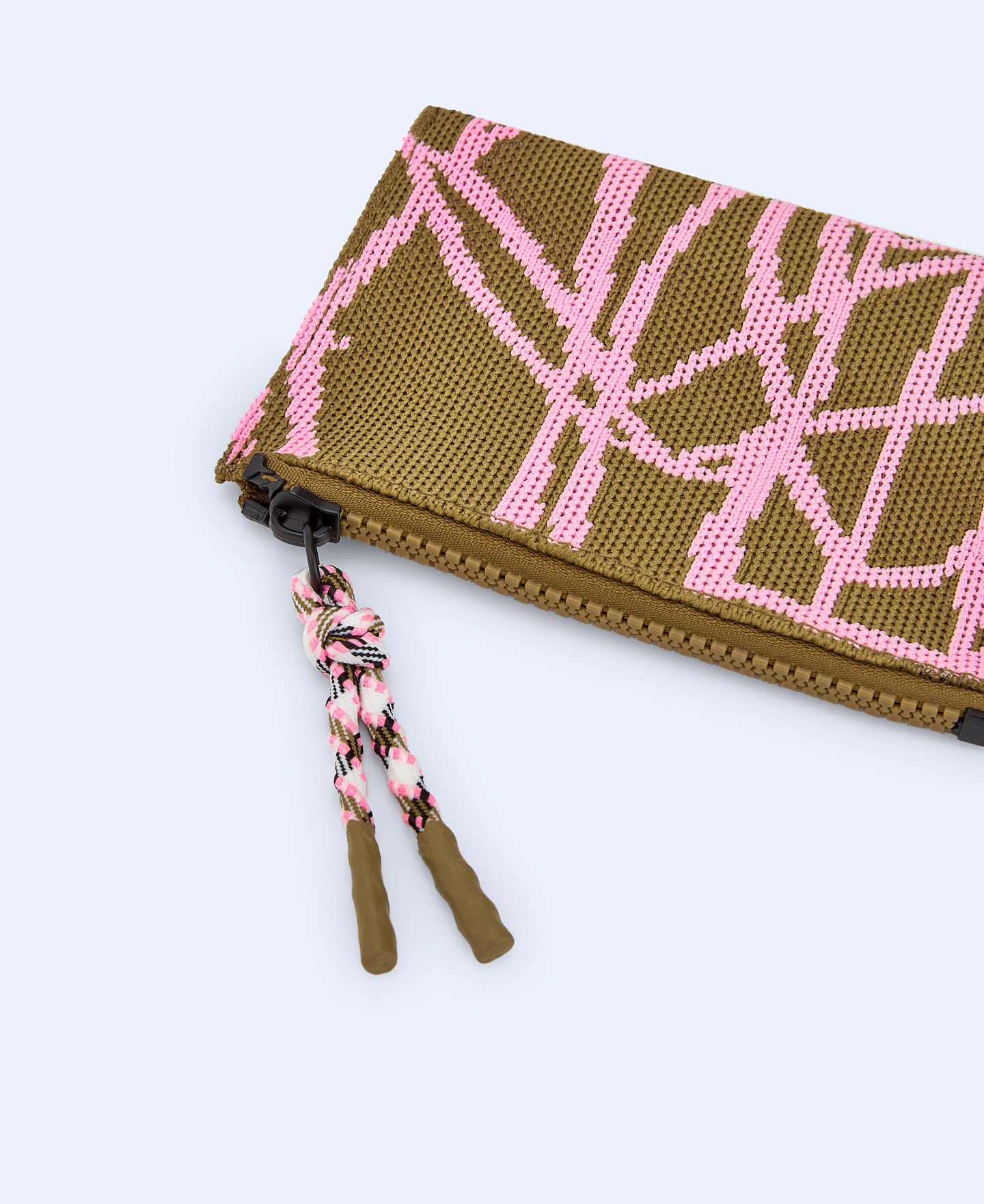 Flat knitted coin purse image number 1