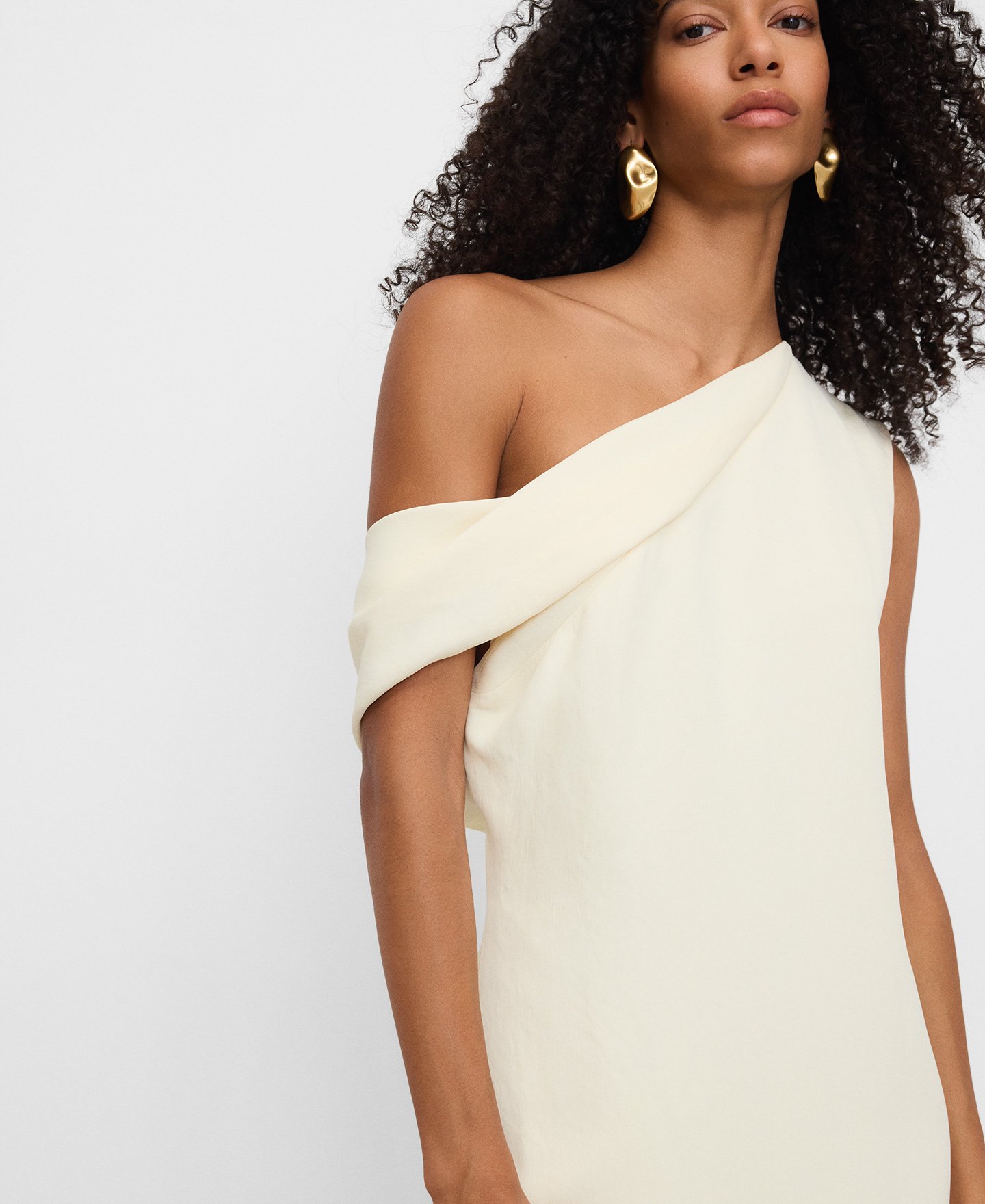 Vestido largo escote asim&eacute;trico image number 3