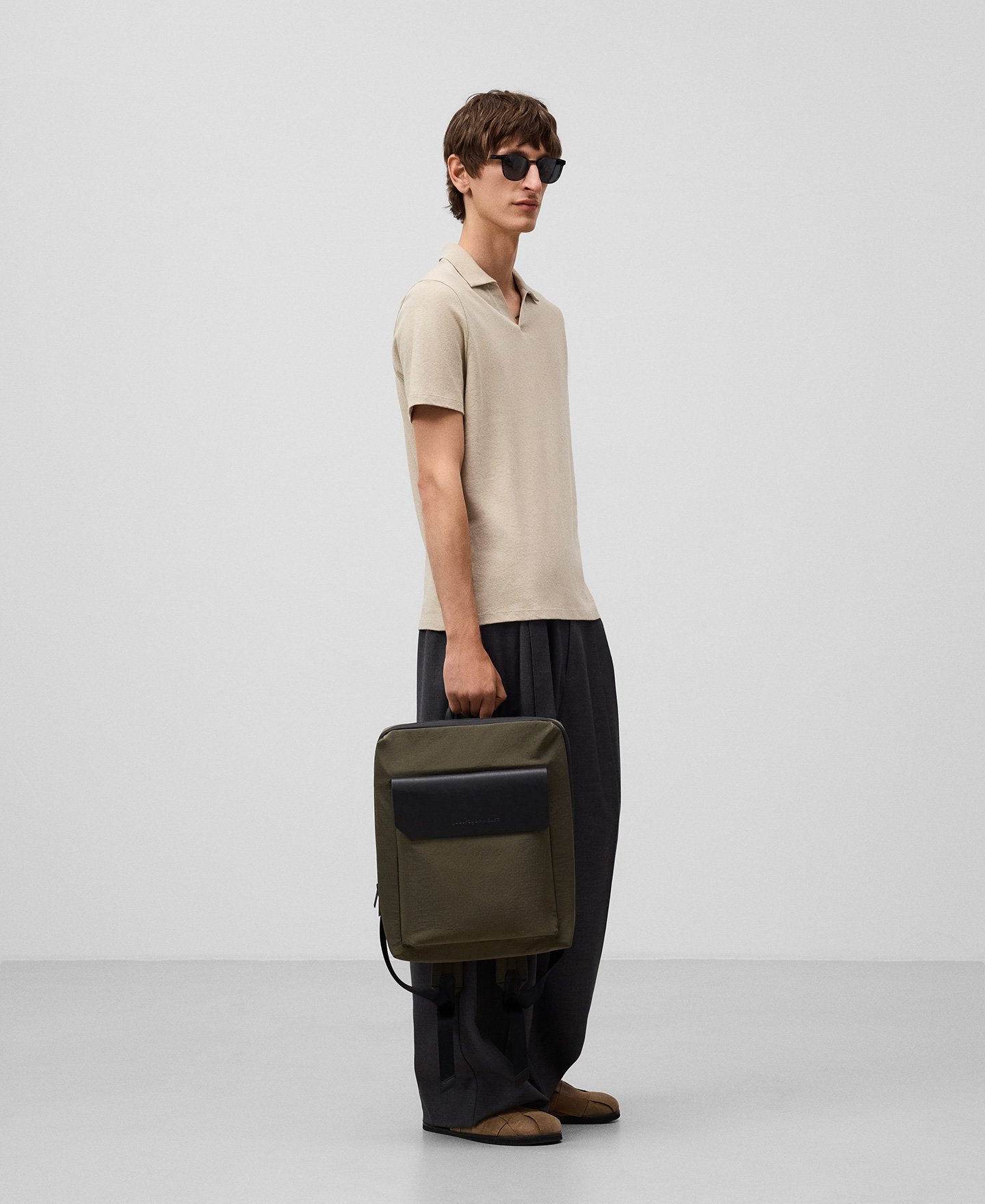 Mochila compacta nailon verde hombre image number 4