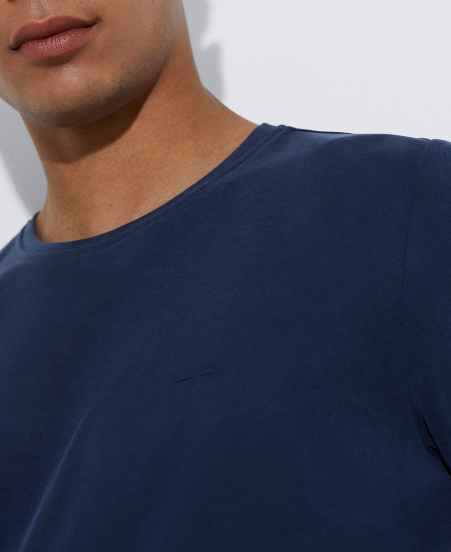 Camiseta básica en modal responsable image number 3