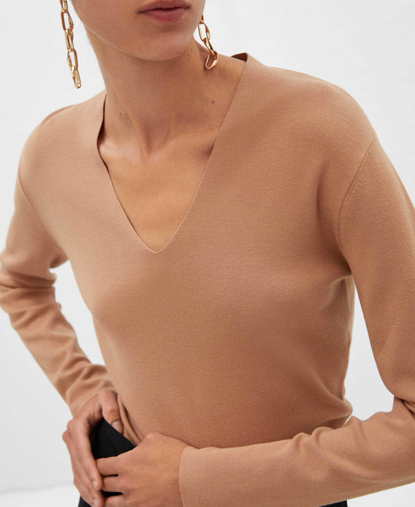 Jersey escote pico con aberturas image number 3