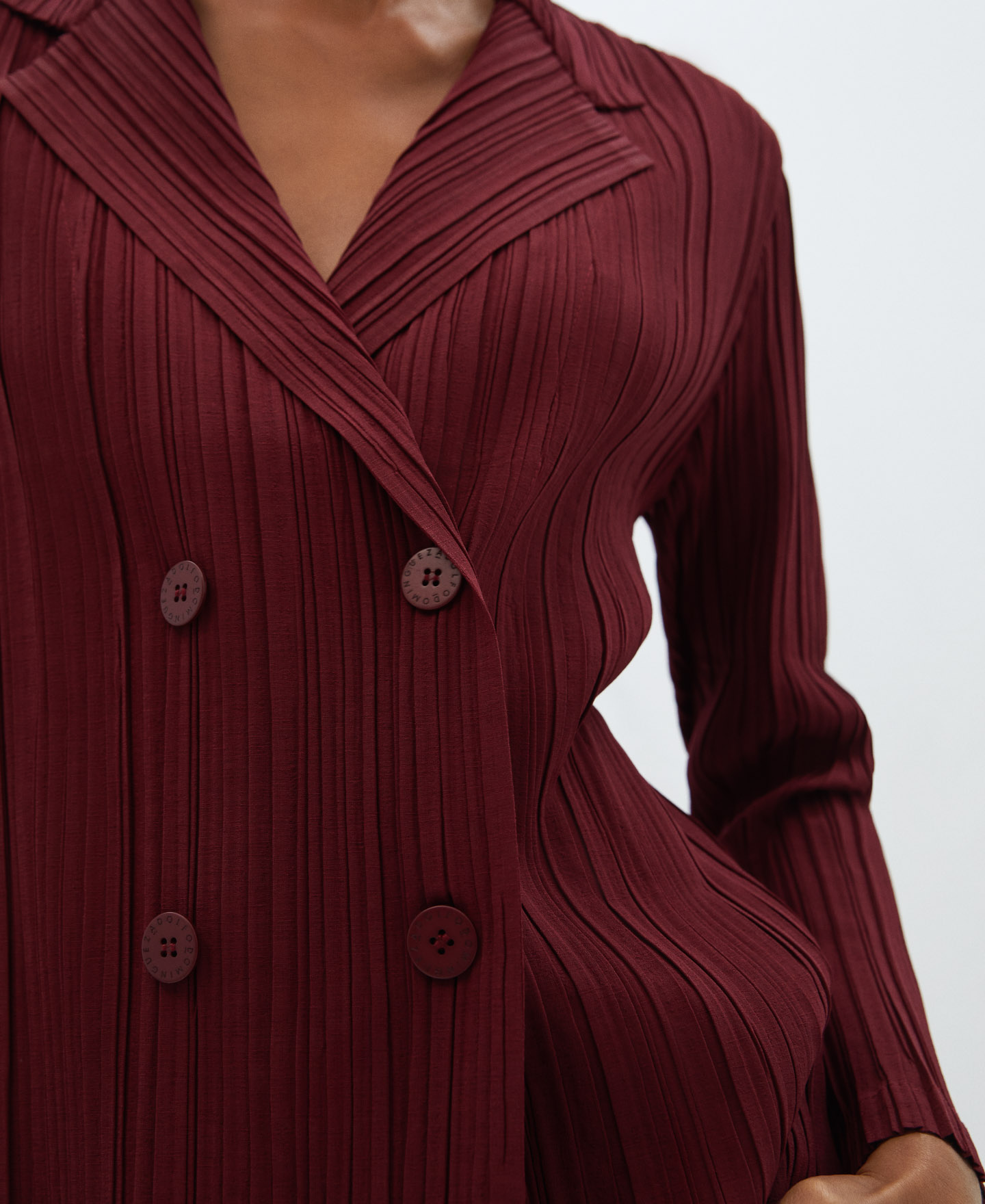 Blazer de cuatro botones en crinkle image number 3