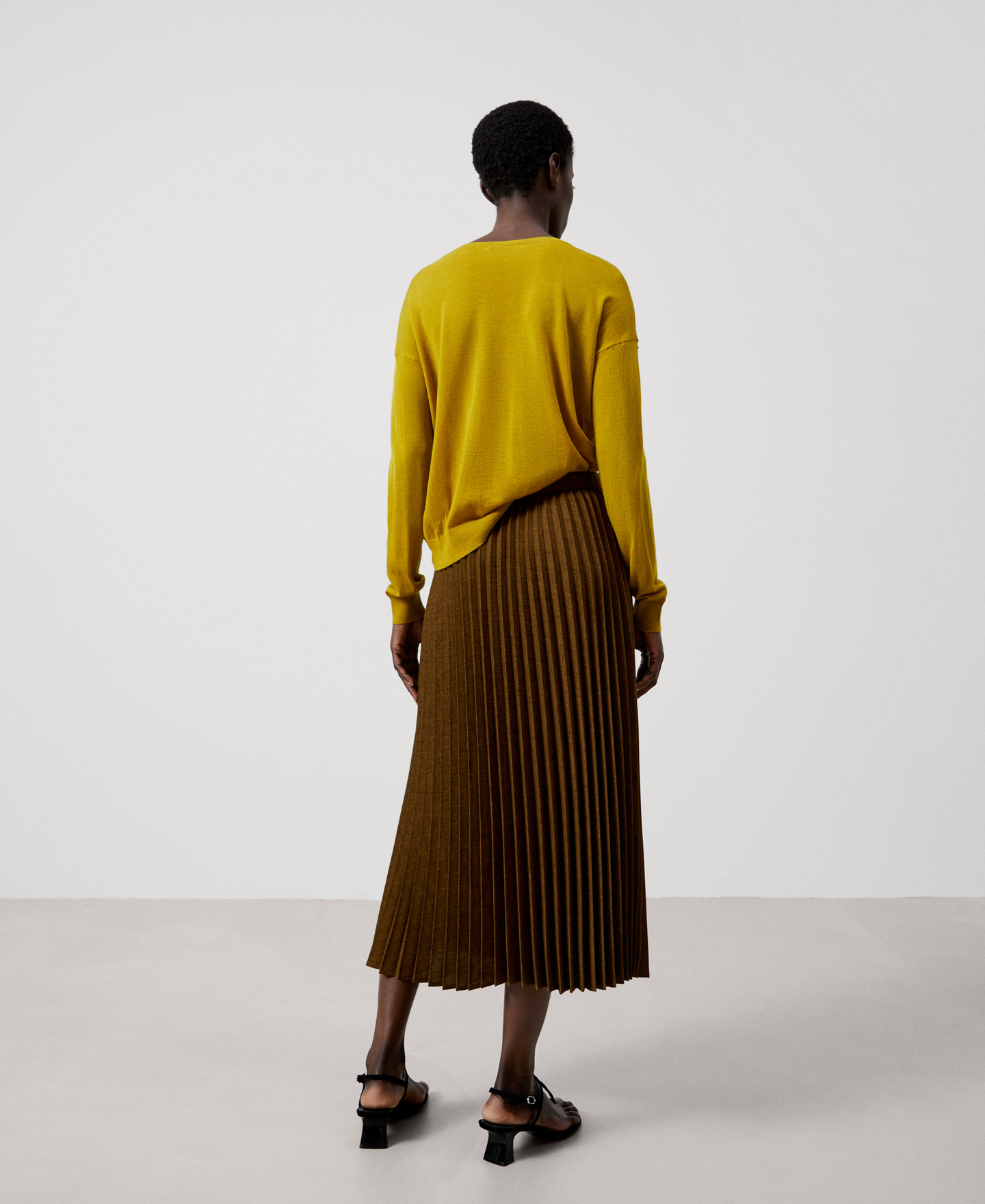 Pleated midi skirt image number 2