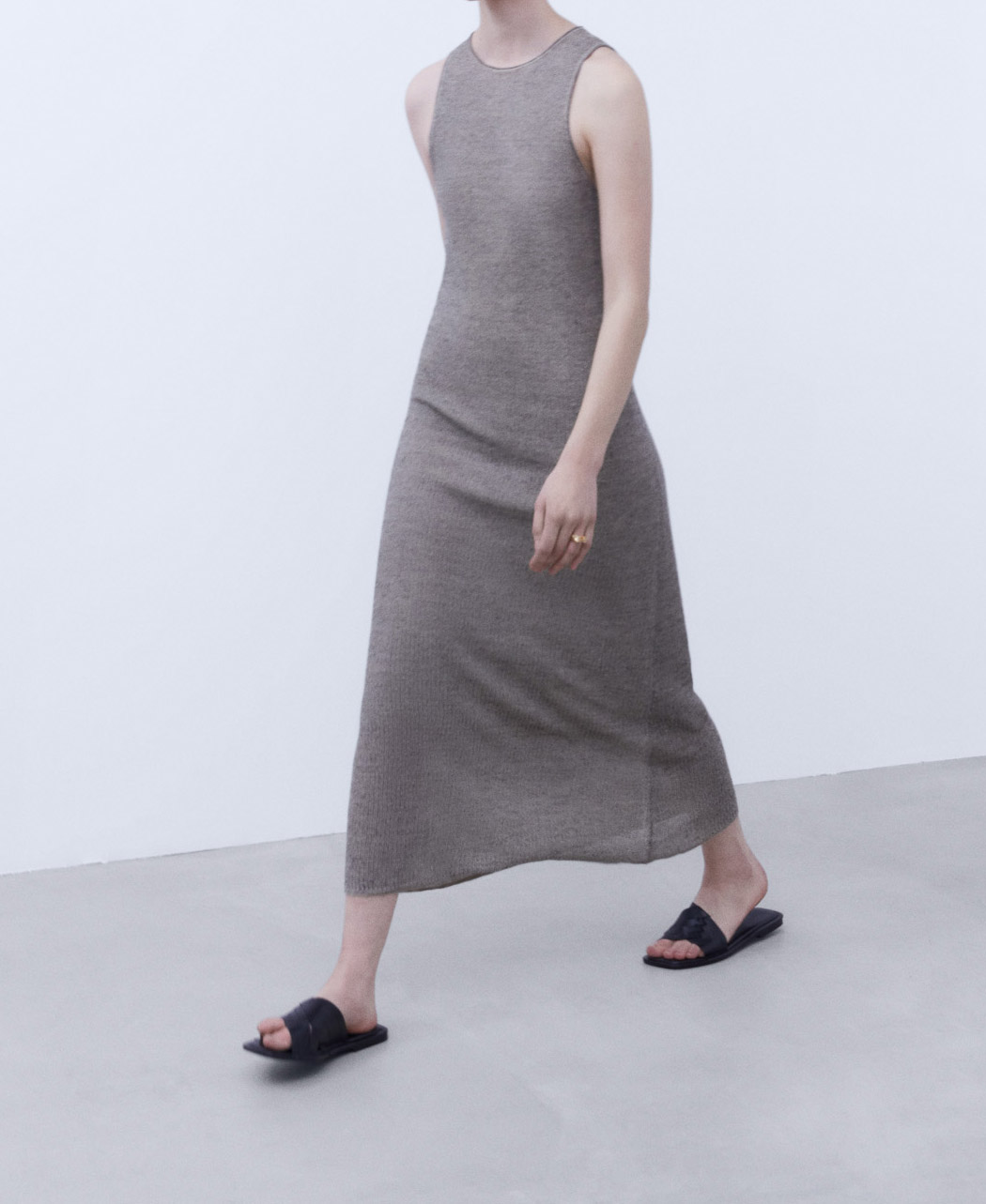 Long sleeveless dress image number 5