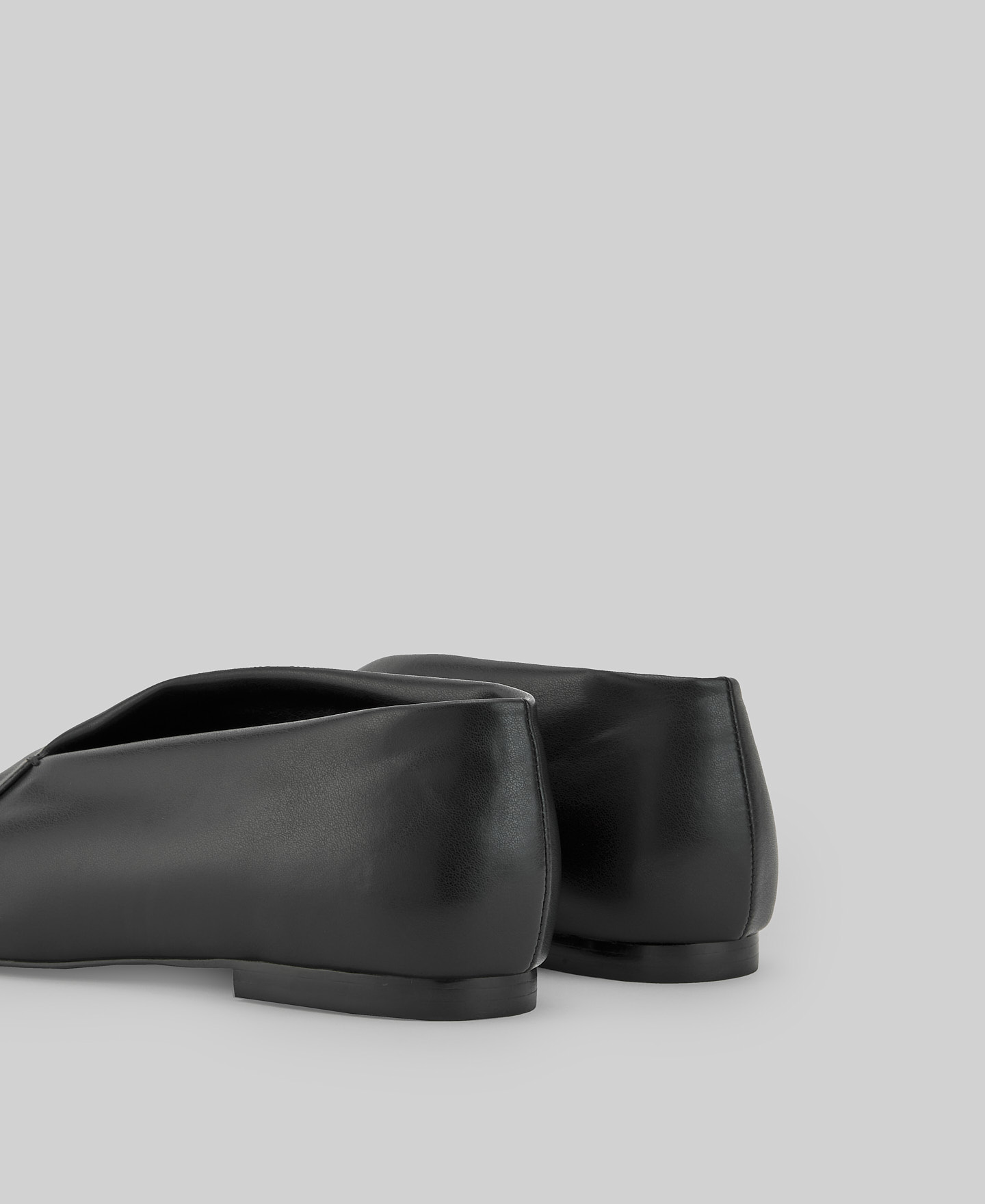 Pointe shoe woman image number 2