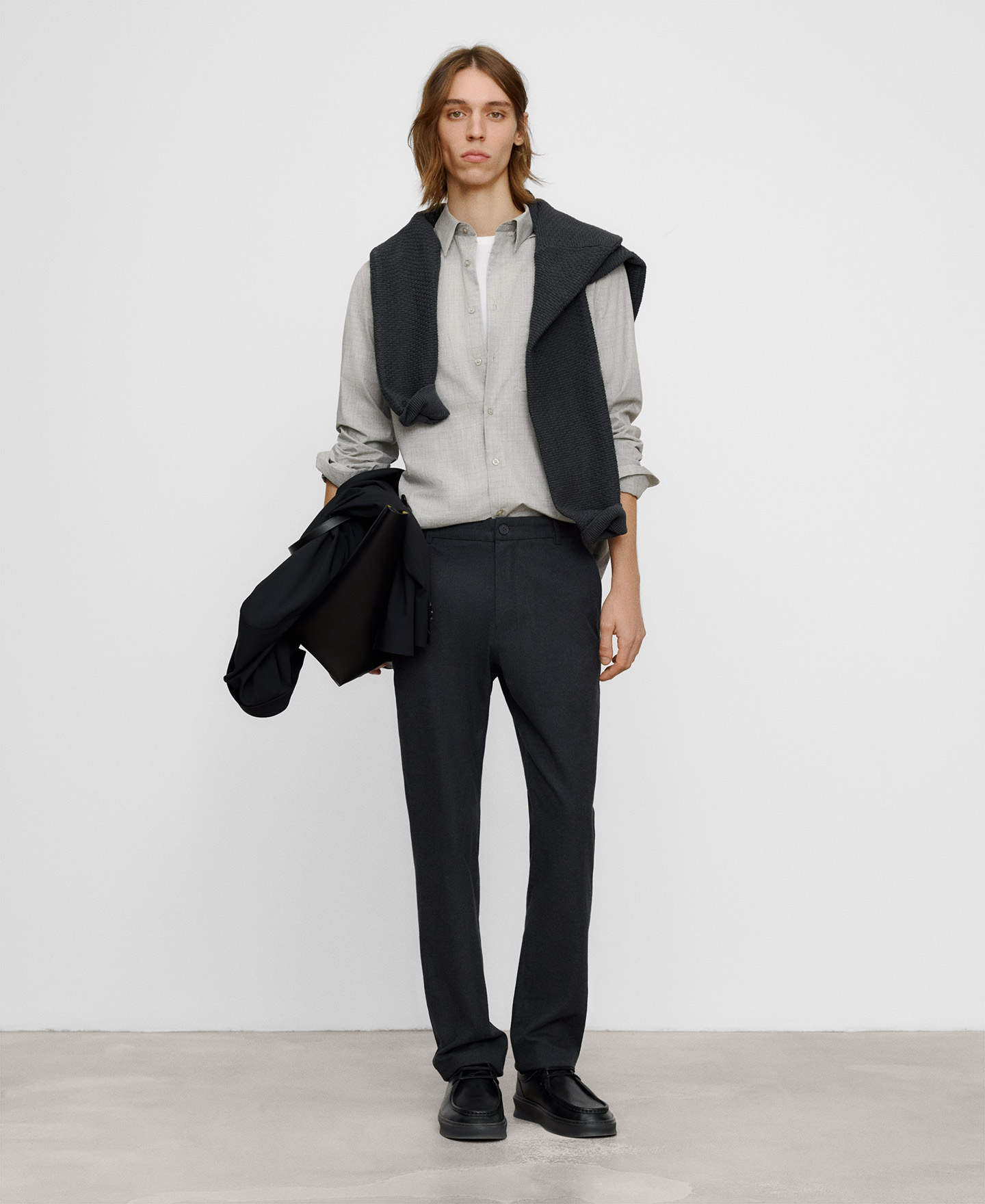 Pantal&oacute;n chino regular fit tejido jersey image number 1