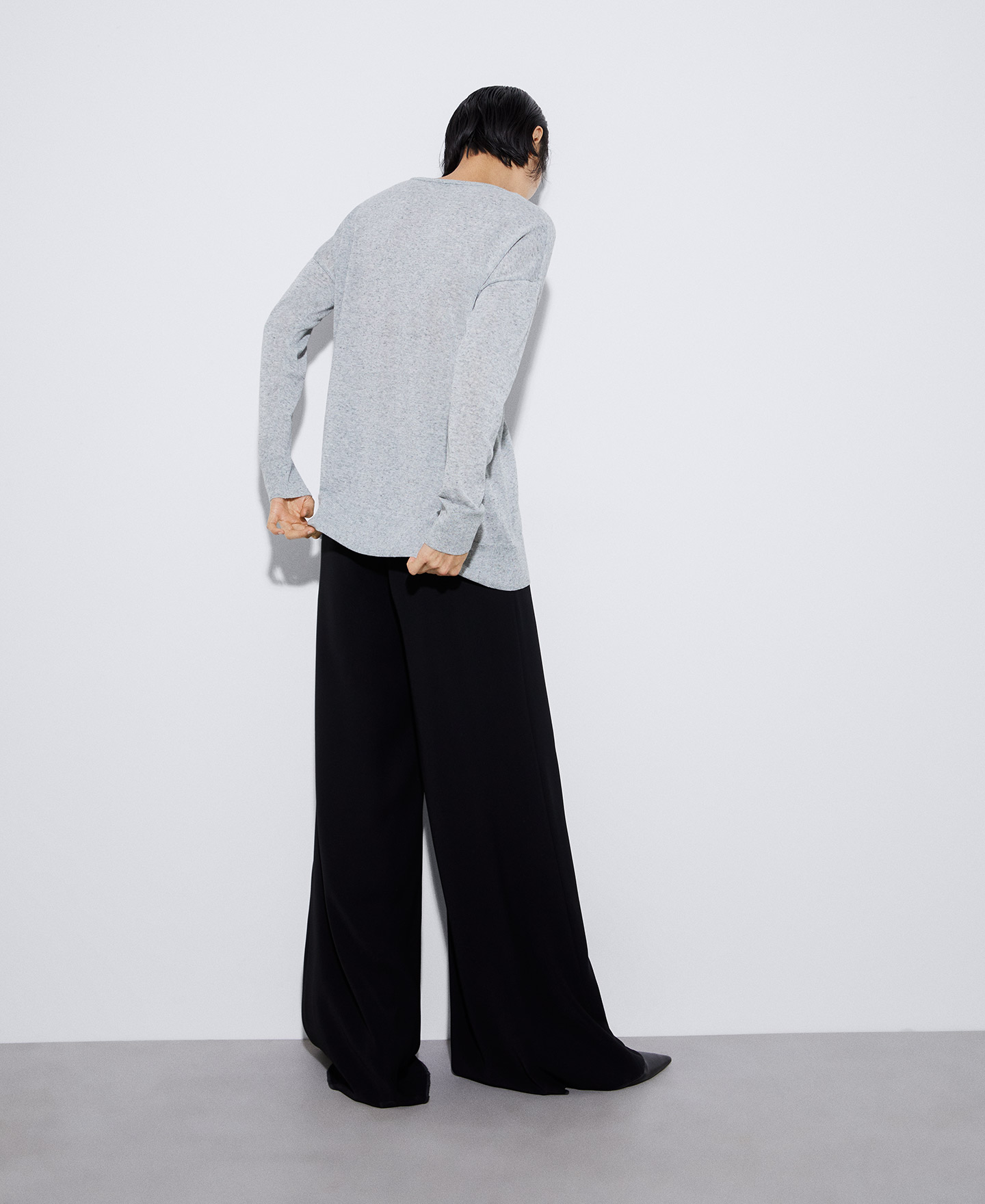 Linen and polyester neckline sweater image number 2