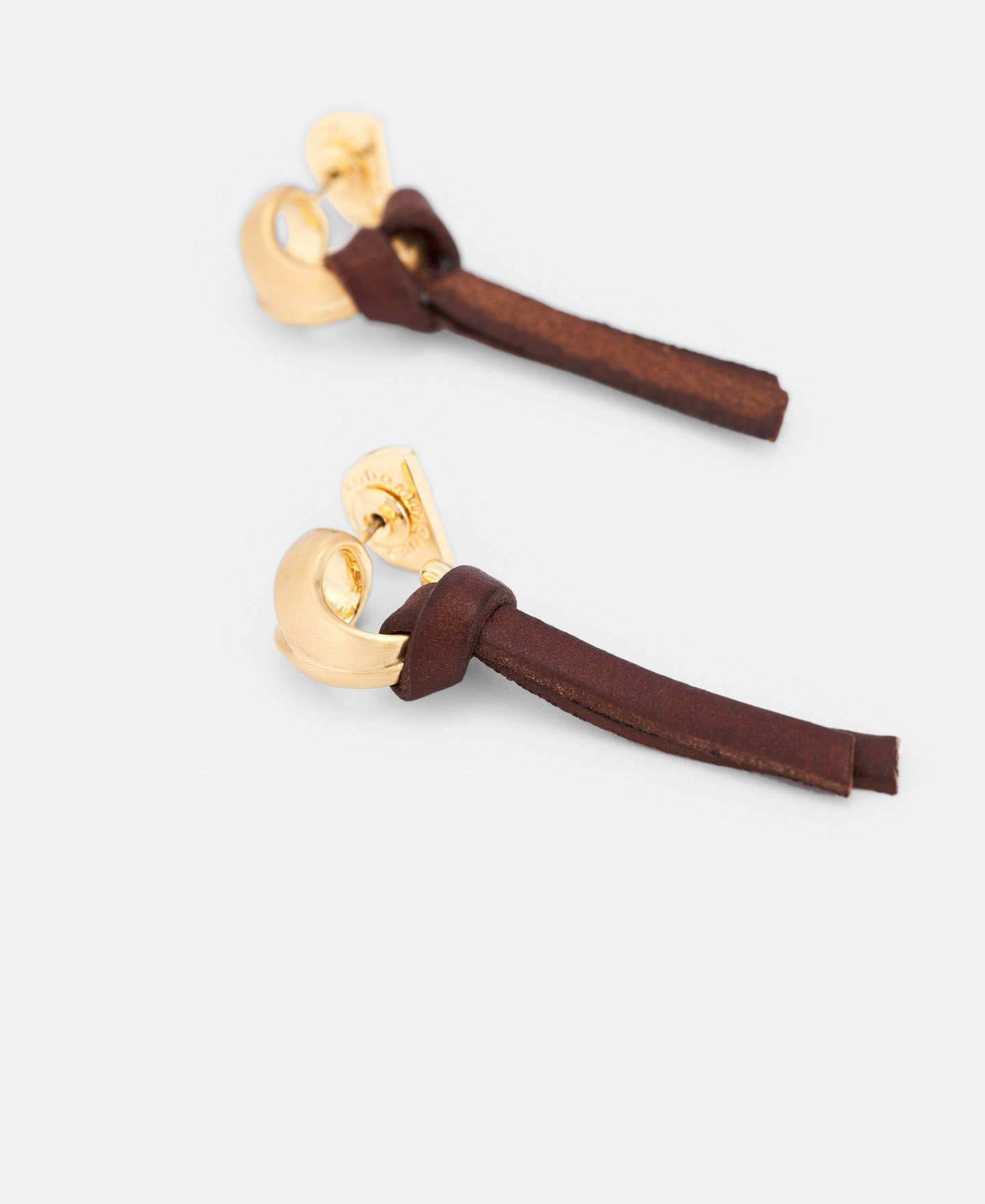 Leather and metal earrings image number 2